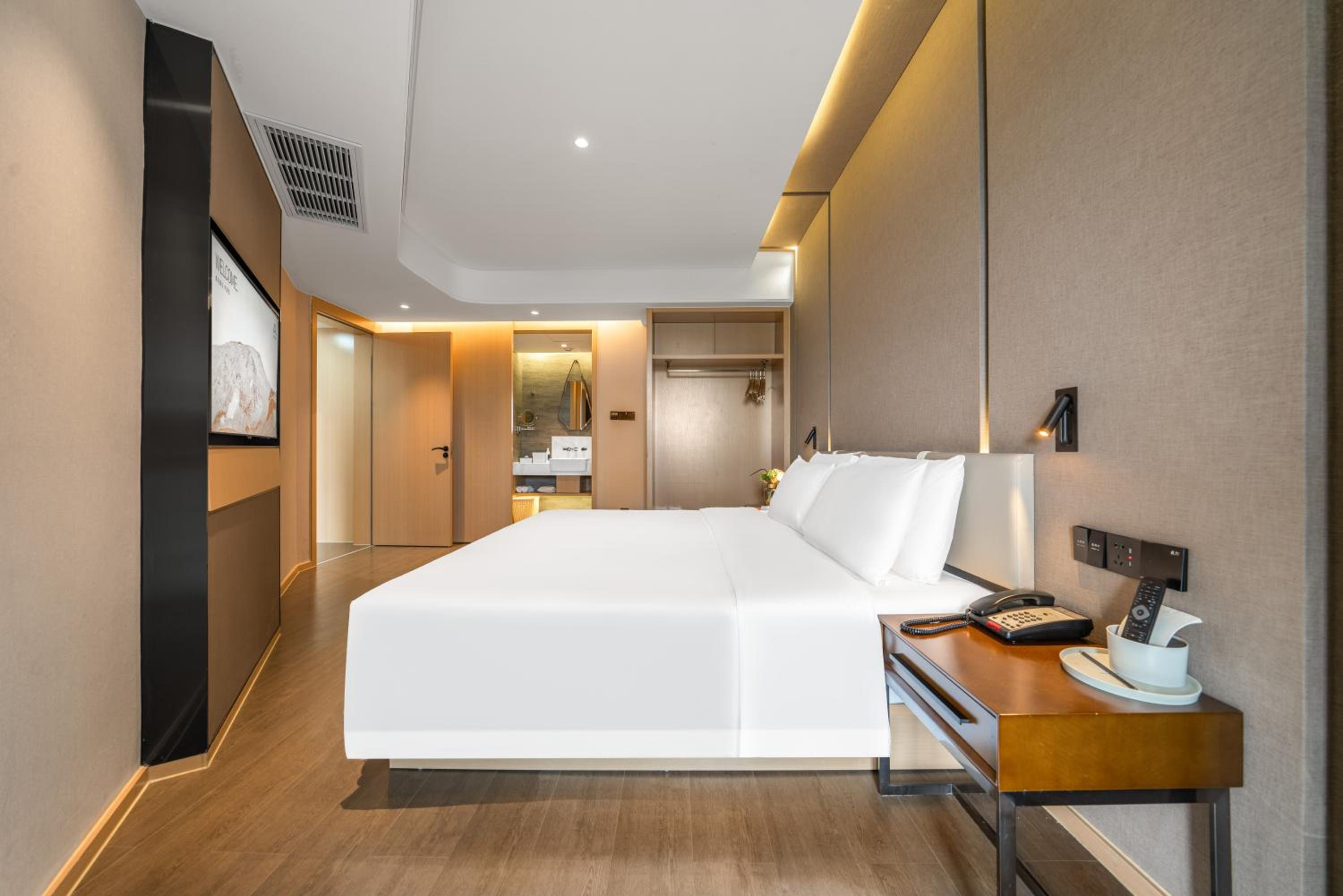 Deluxe Suite with River View photo 1