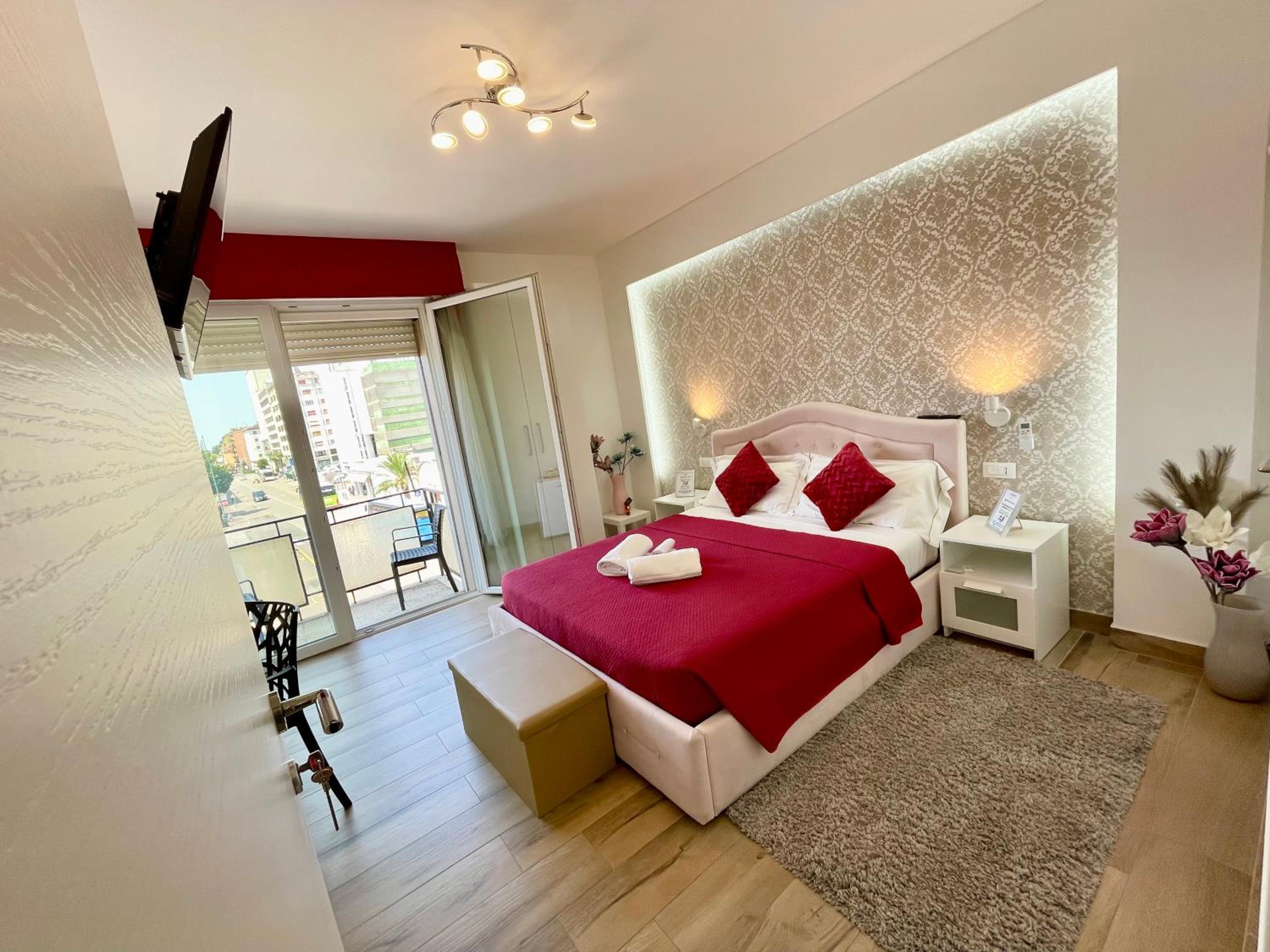 Deluxe Double Room with Balcony photo 1