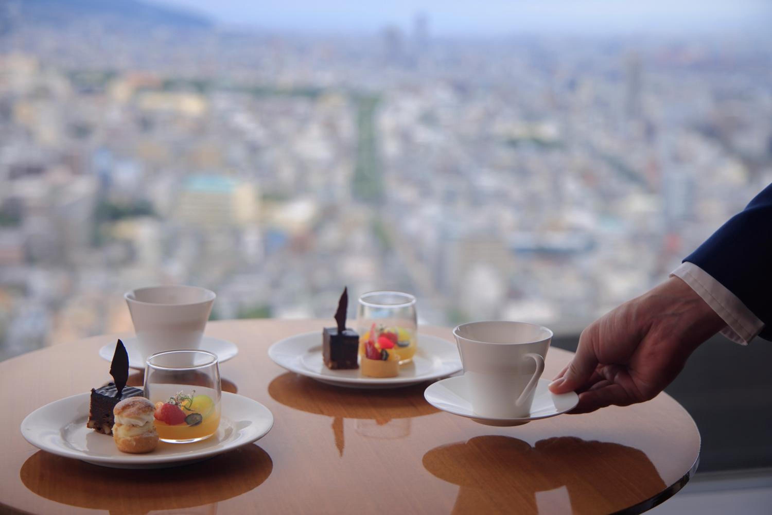 Standard Queen Room with City View - Lounge Access - Photo 5