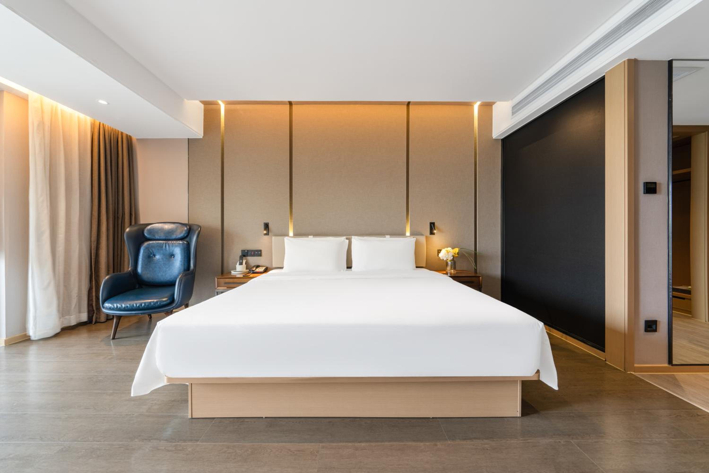 Superior Double Room with Lake View  - Photo 3