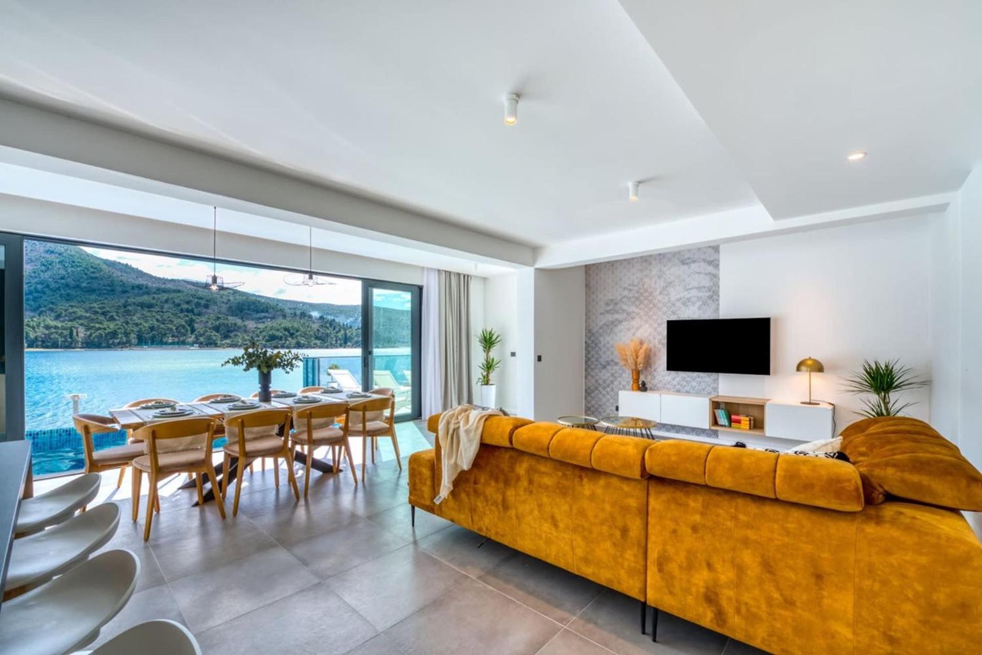 Four-Bedroom Villa photo 1