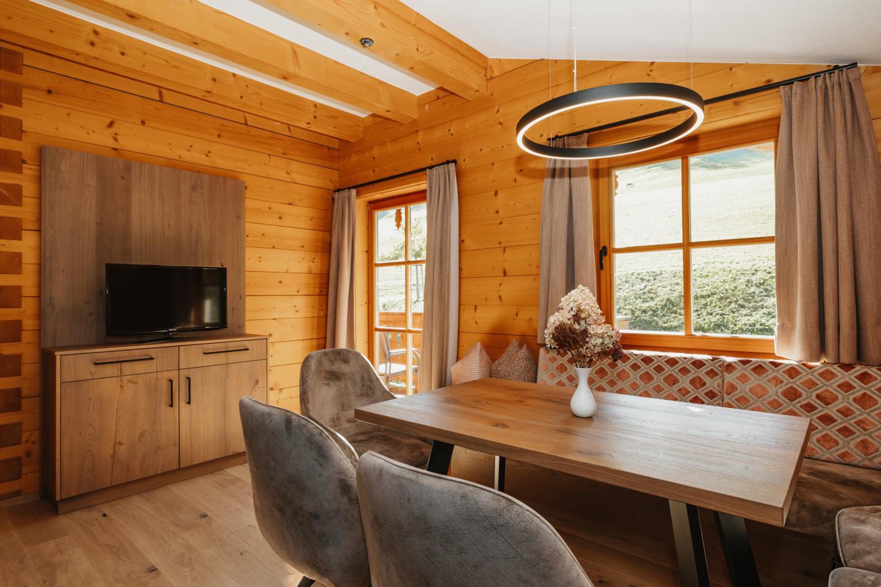 Two-Bedroom Apartment with Balcony - Annex