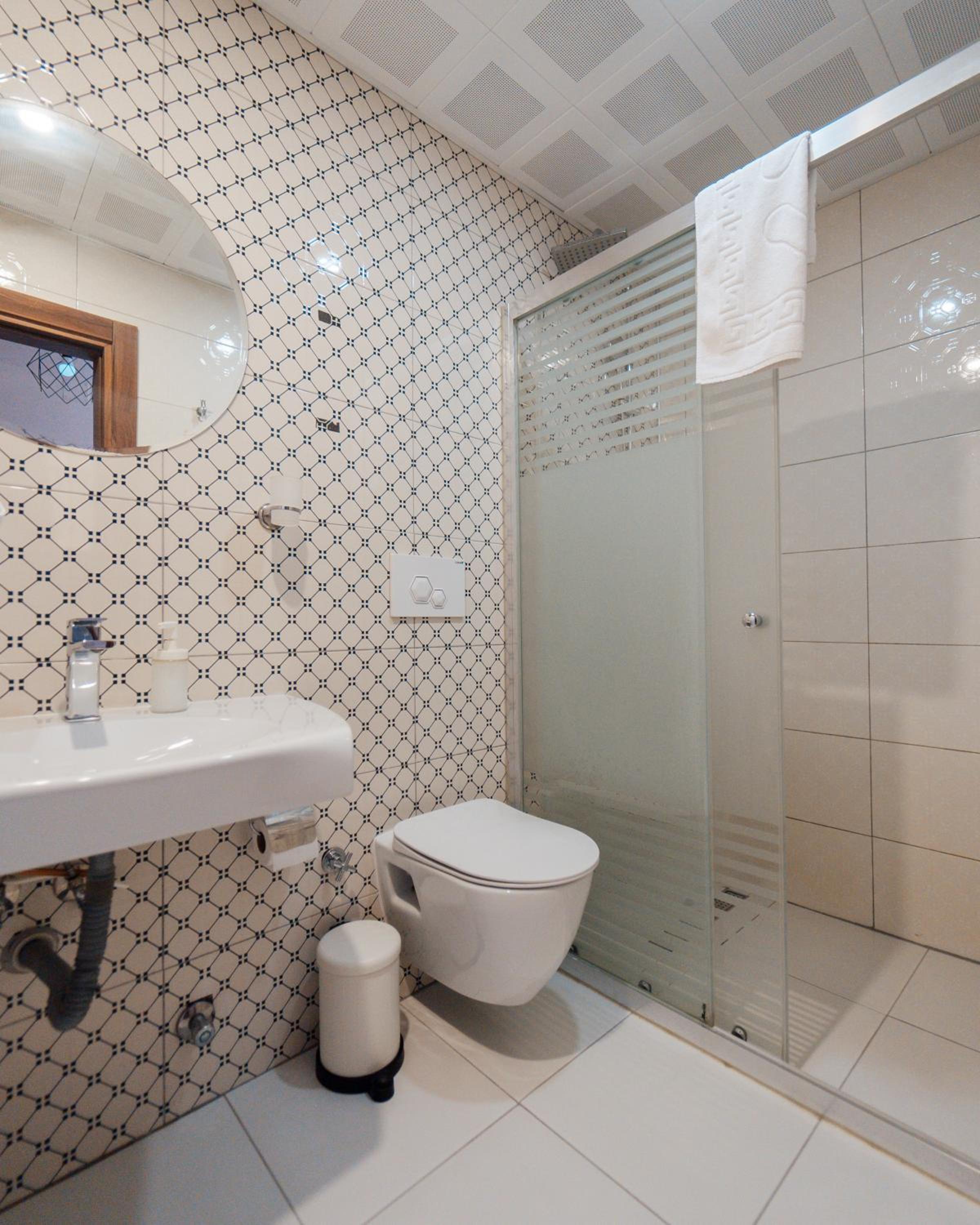 Standard Double or Twin Room - Photo 6