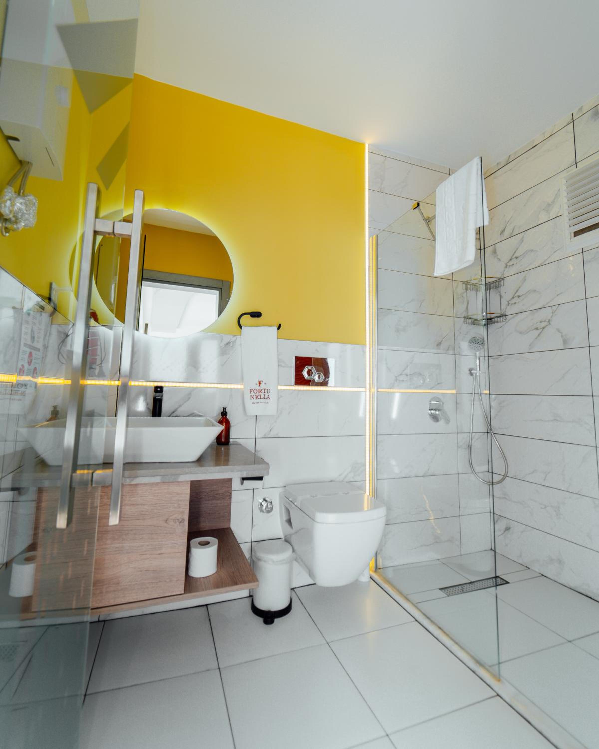 Deluxe Suite with Sea View - Photo 2