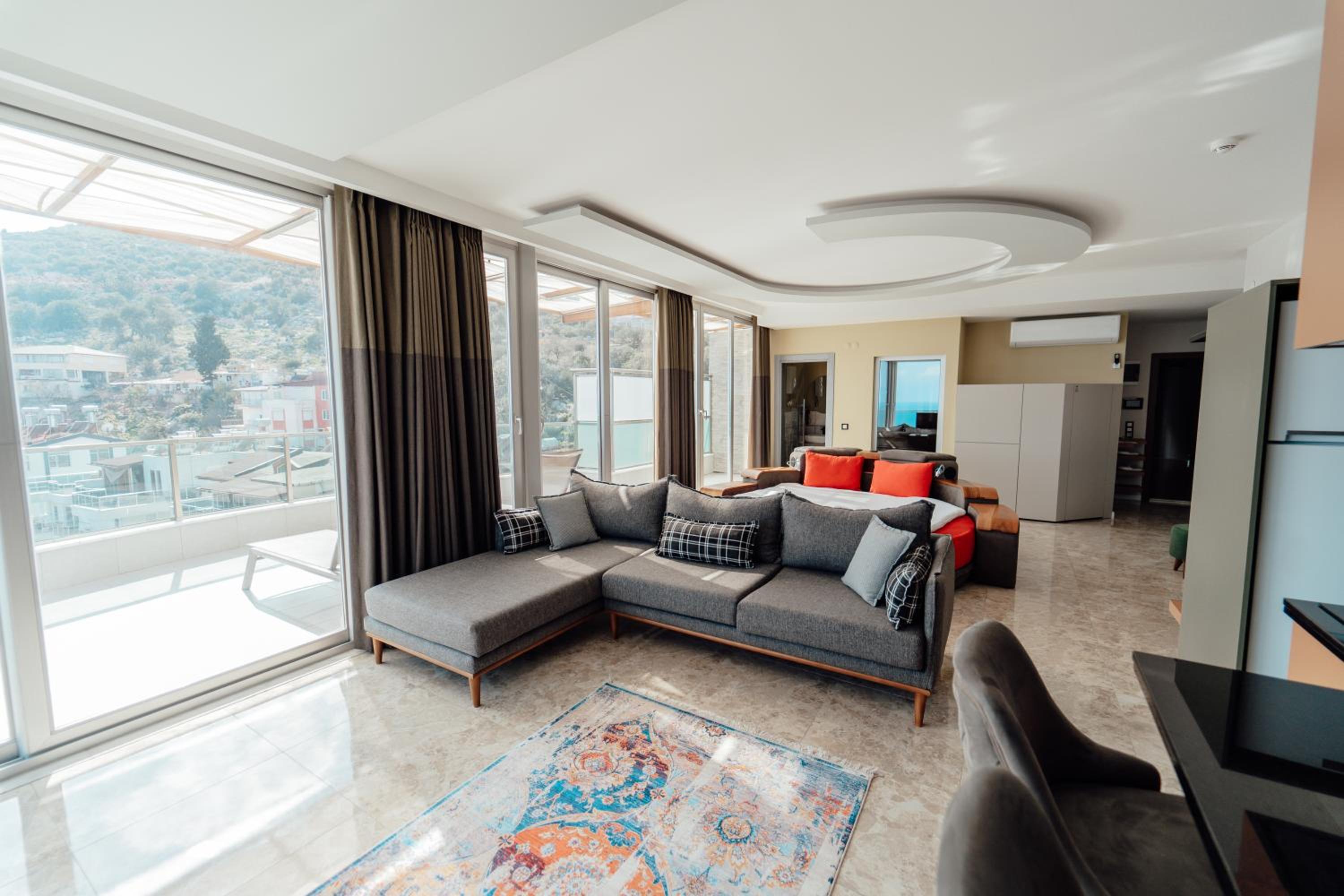 Deluxe Suite with Sea View - Photo 10