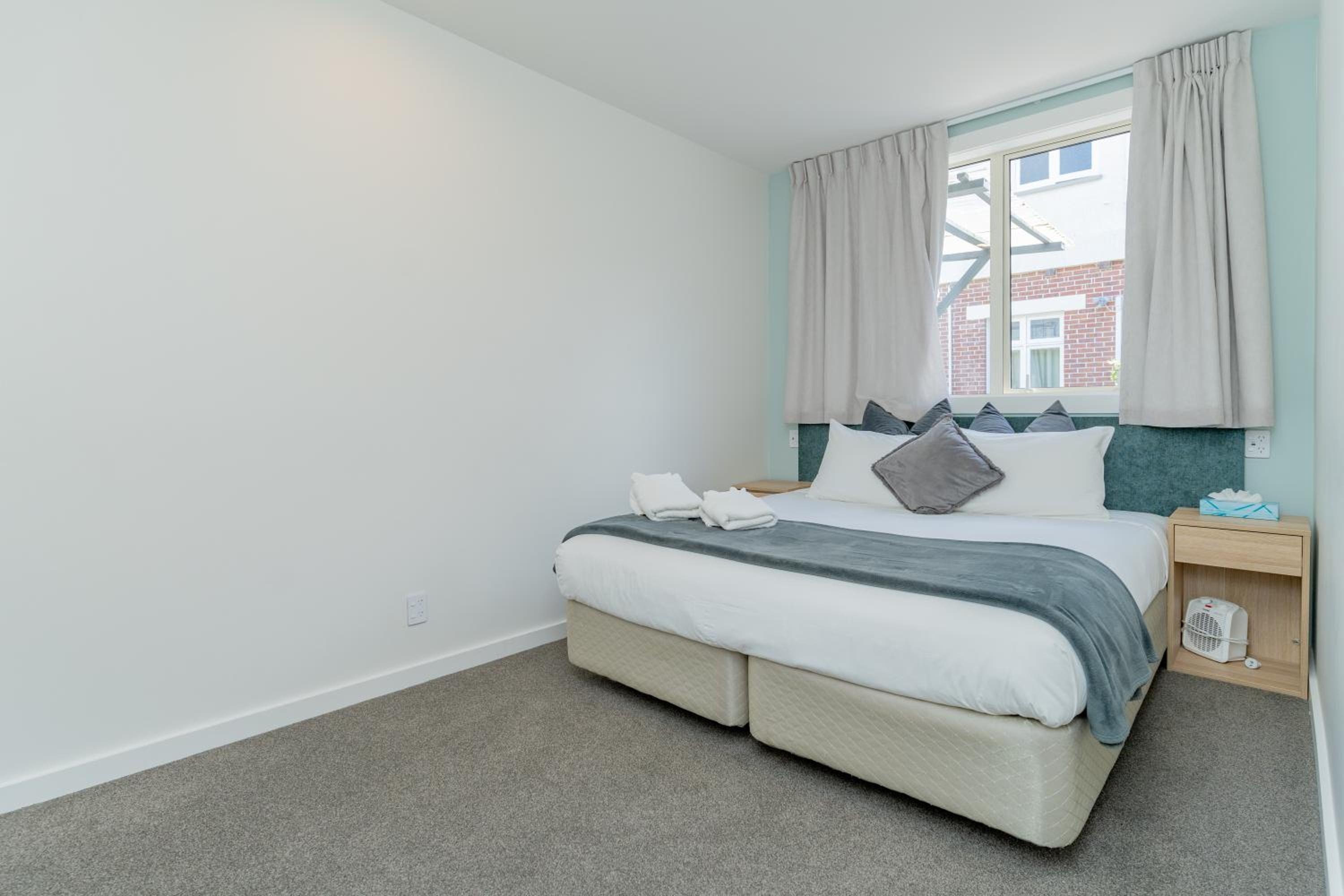 Double or Twin Room with Shared Bathroom photo 1