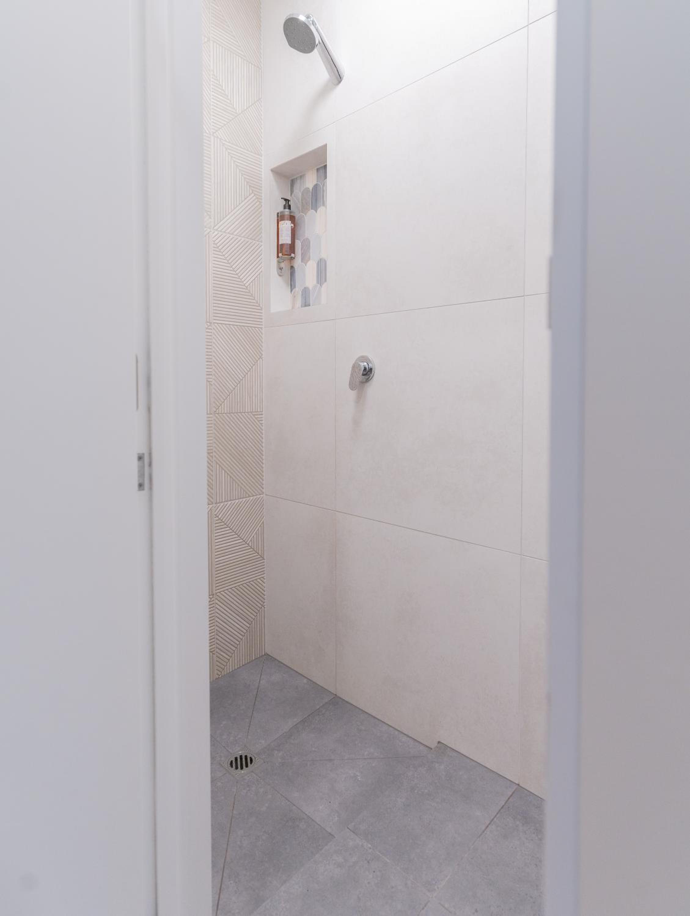 Double or Twin Room with Shared Bathroom photo 2