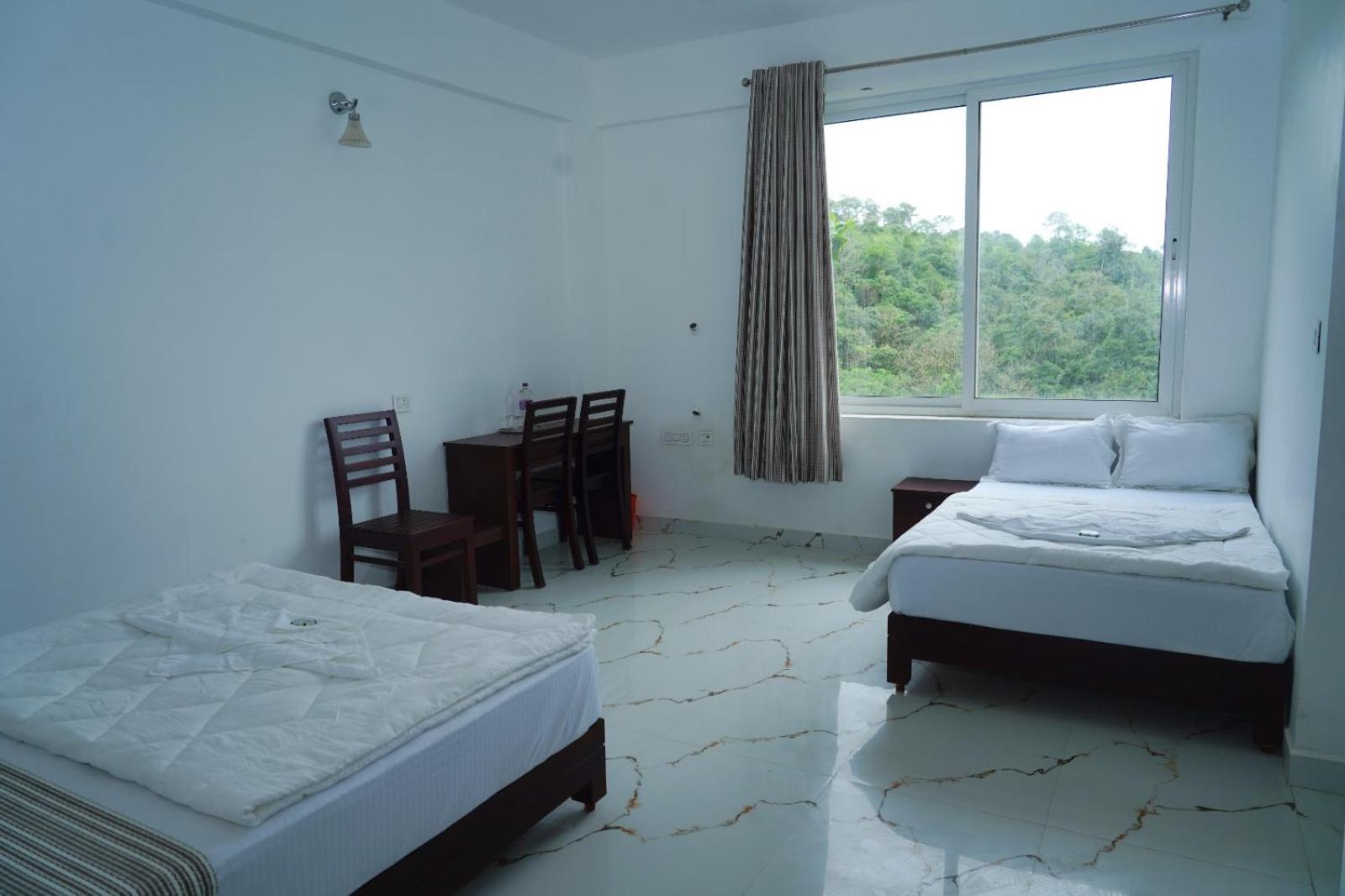 Deluxe Double Room with Balcony photo 1