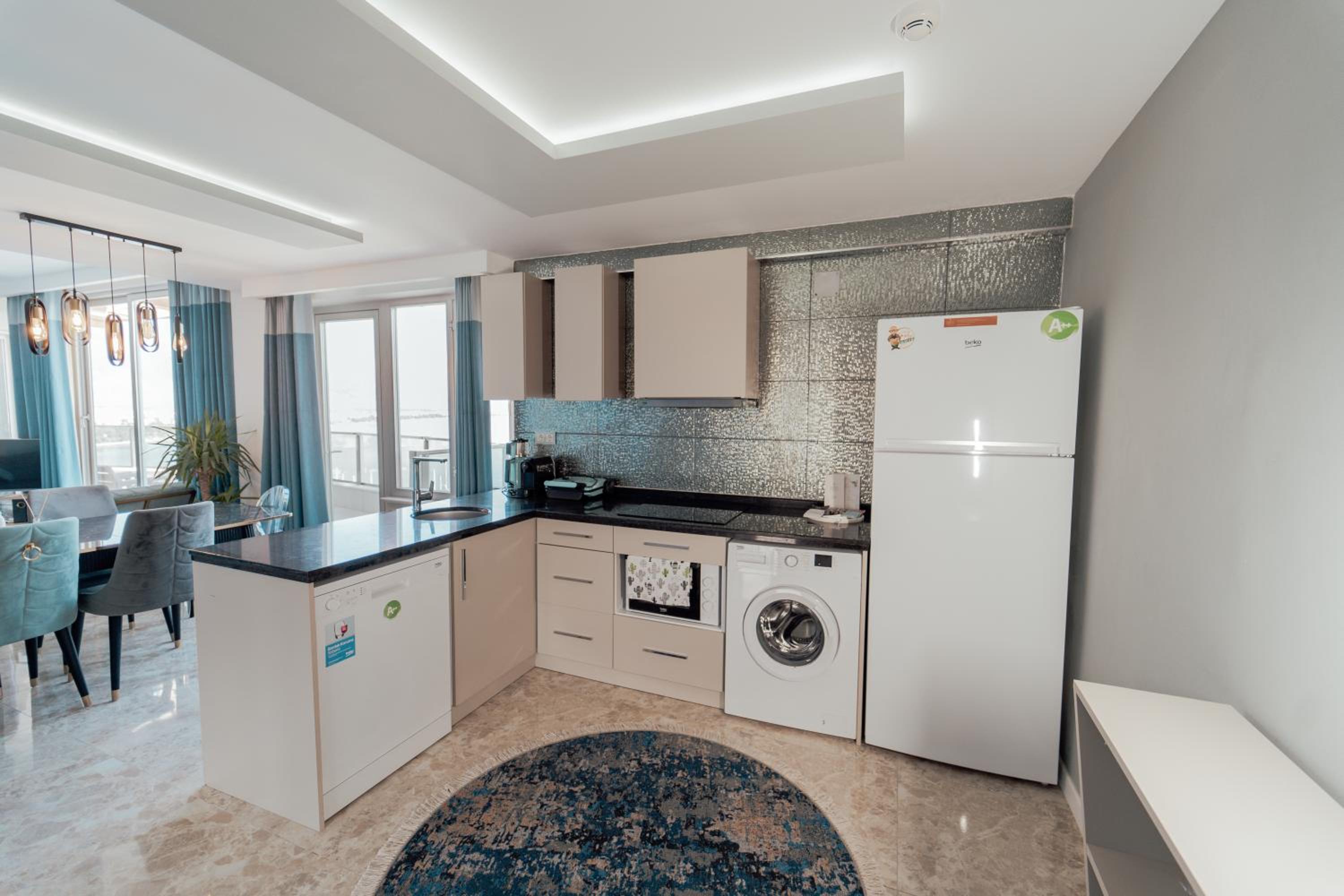 Family Suite with Balcony - Photo 4