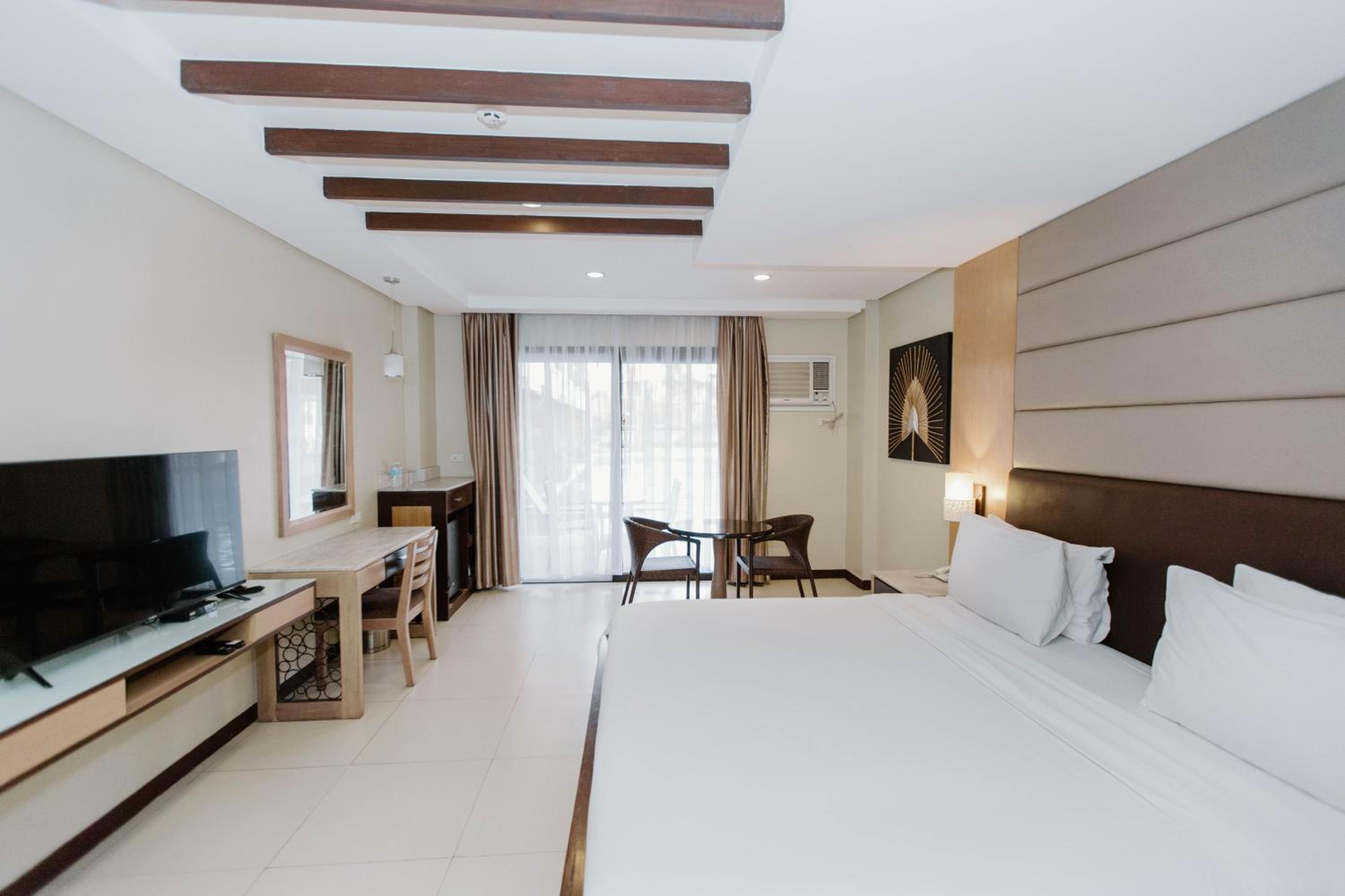 Superior King Room - Photo 8