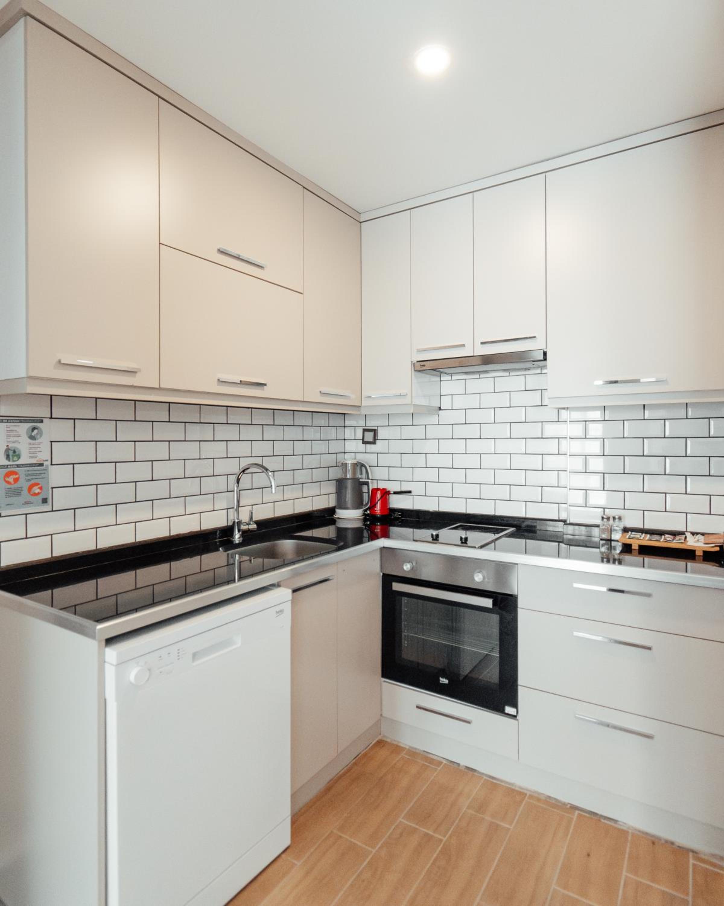Apartment with Terrace - Photo 2