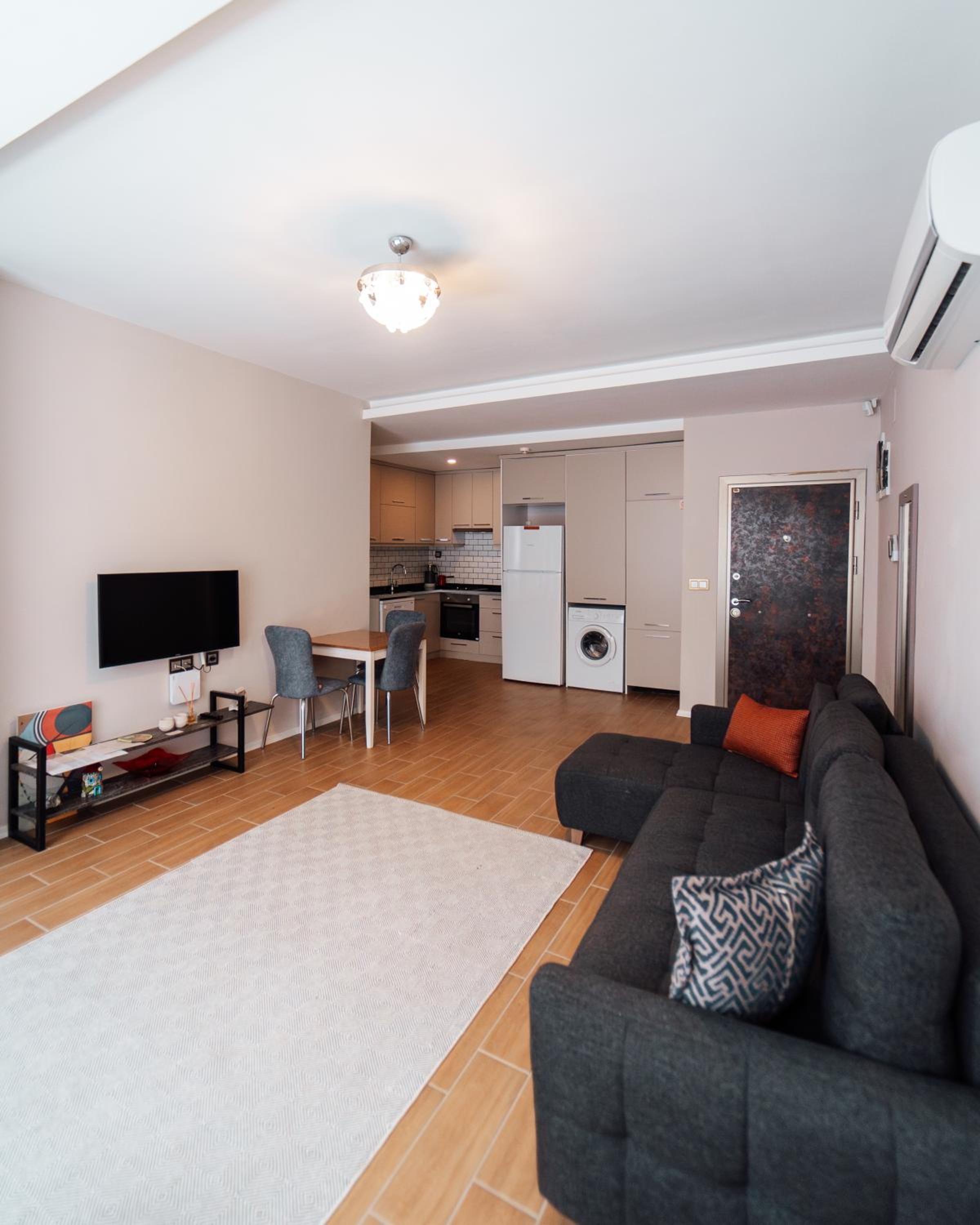 Apartment with Terrace - Photo 10