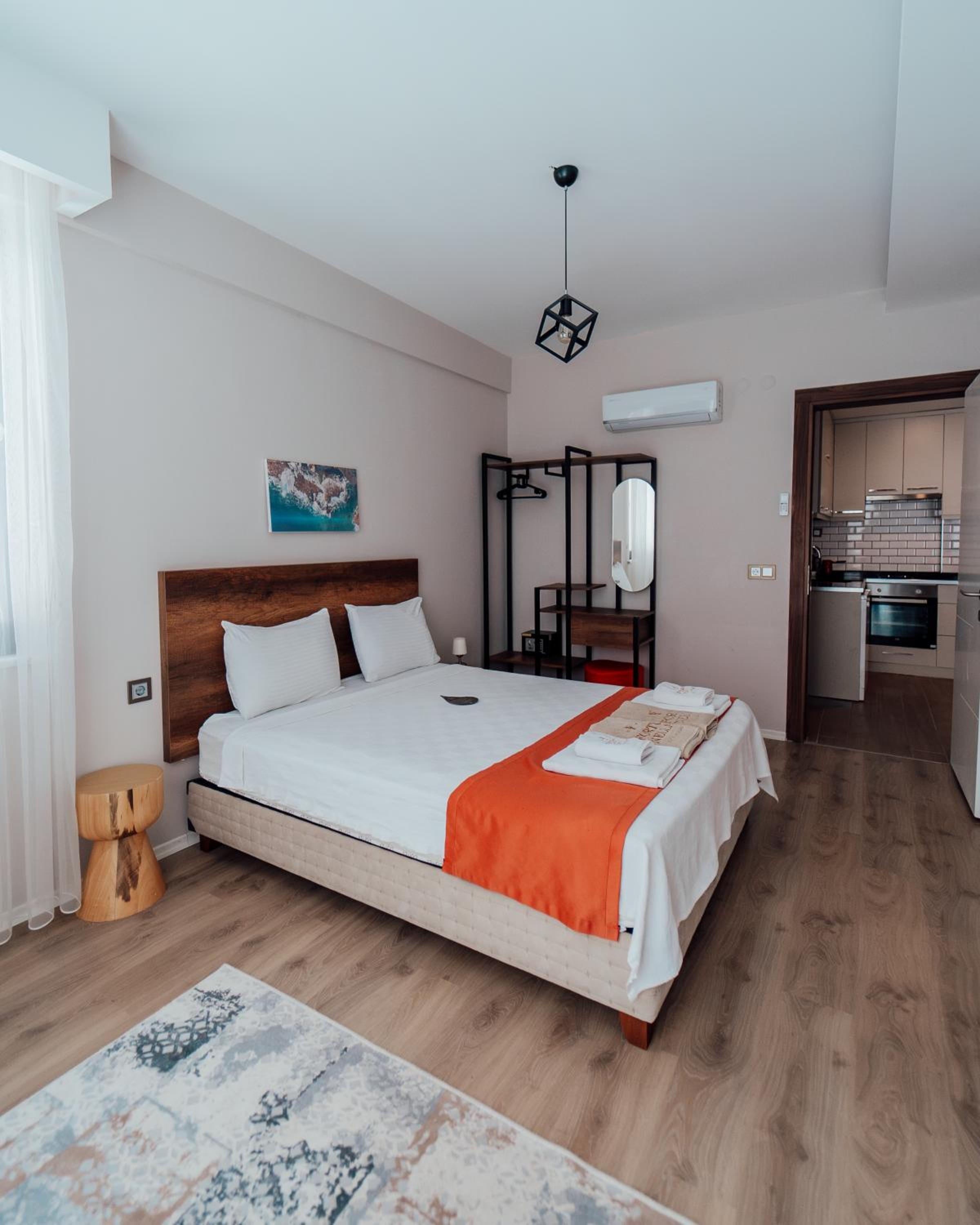 Apartment with Terrace - Photo 8