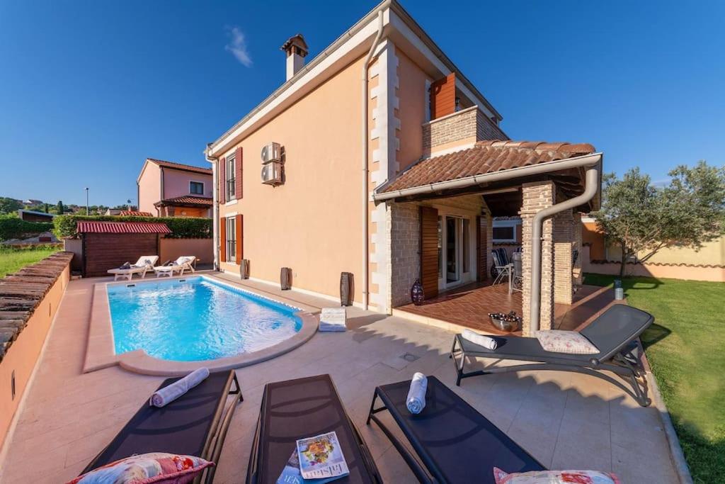 Villa with Private Pool photo 2