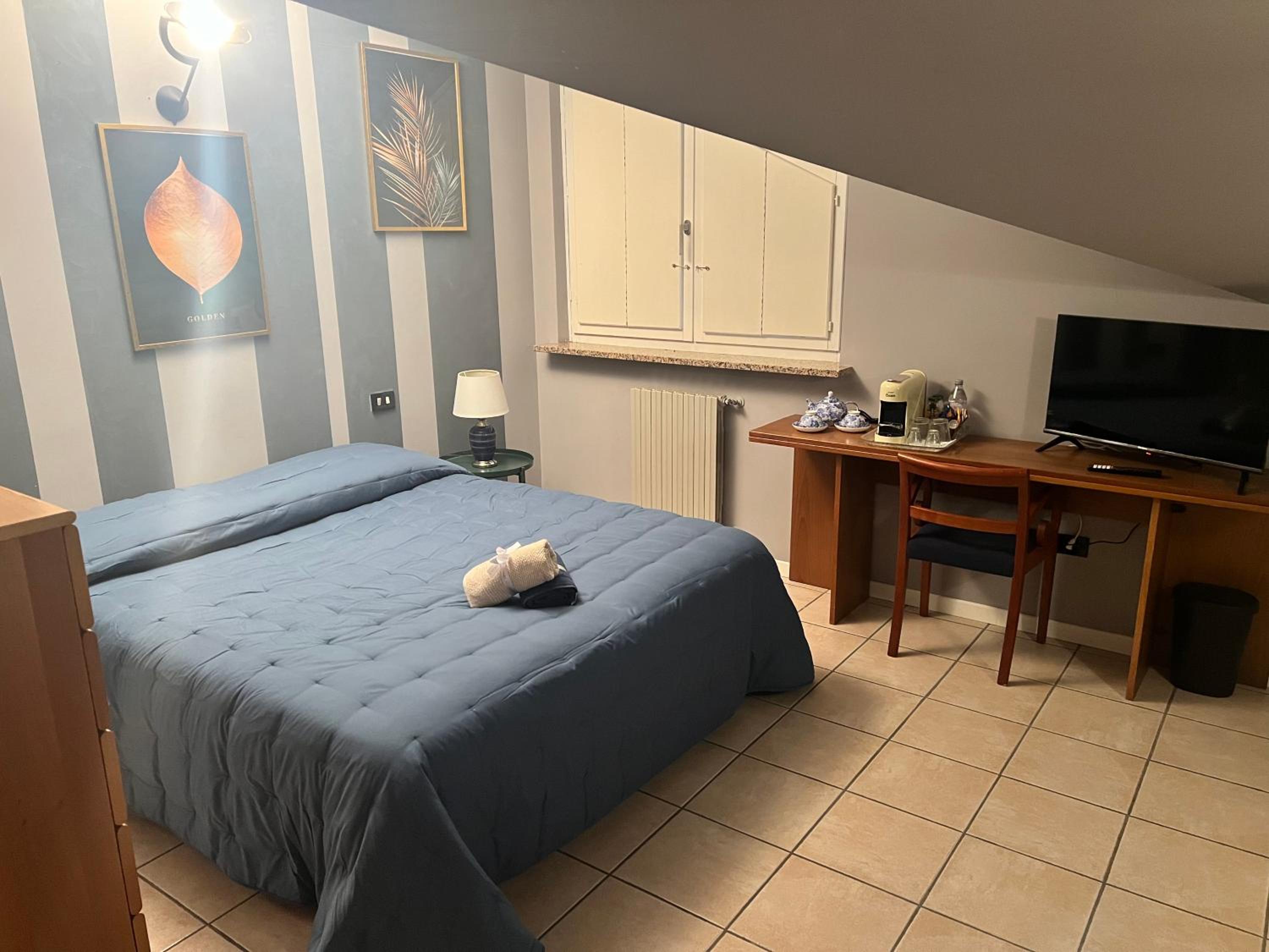 Standard Double Room with Shared Bathroom