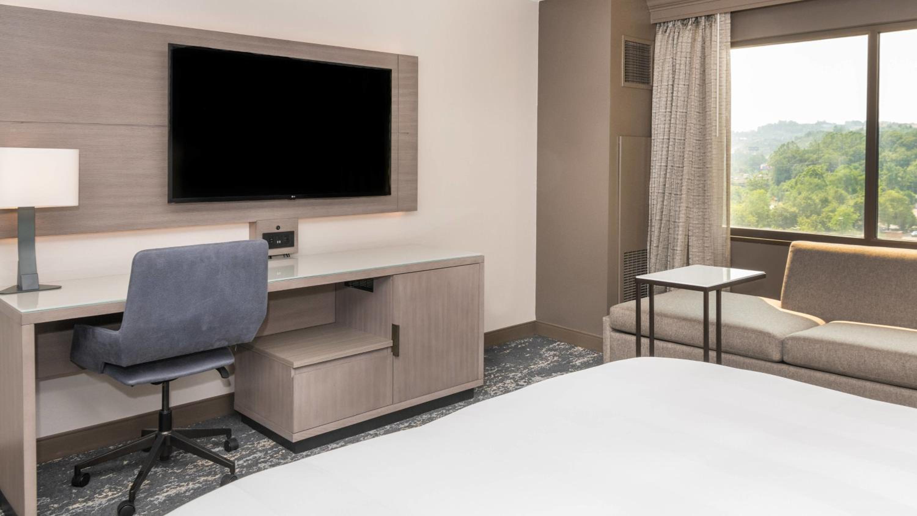 Standard King, Guest room, 1 King - Photo 13