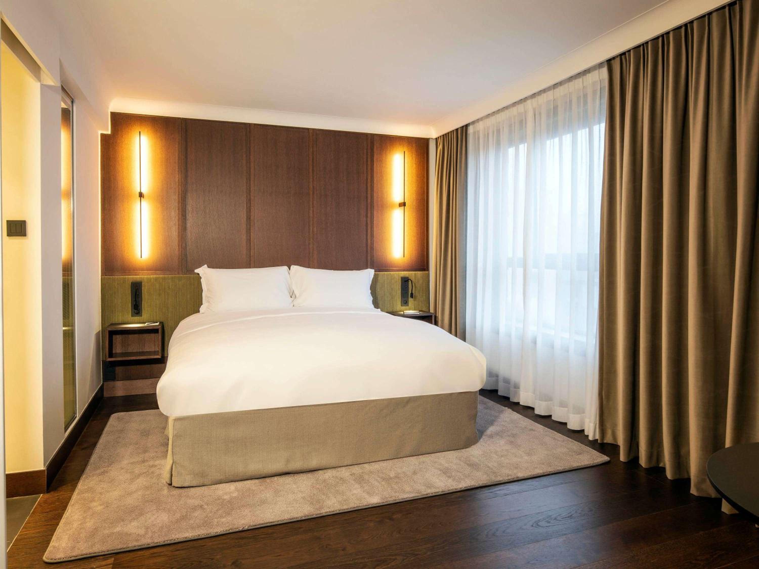 Botanic King Suite with Garden View - Photo 8