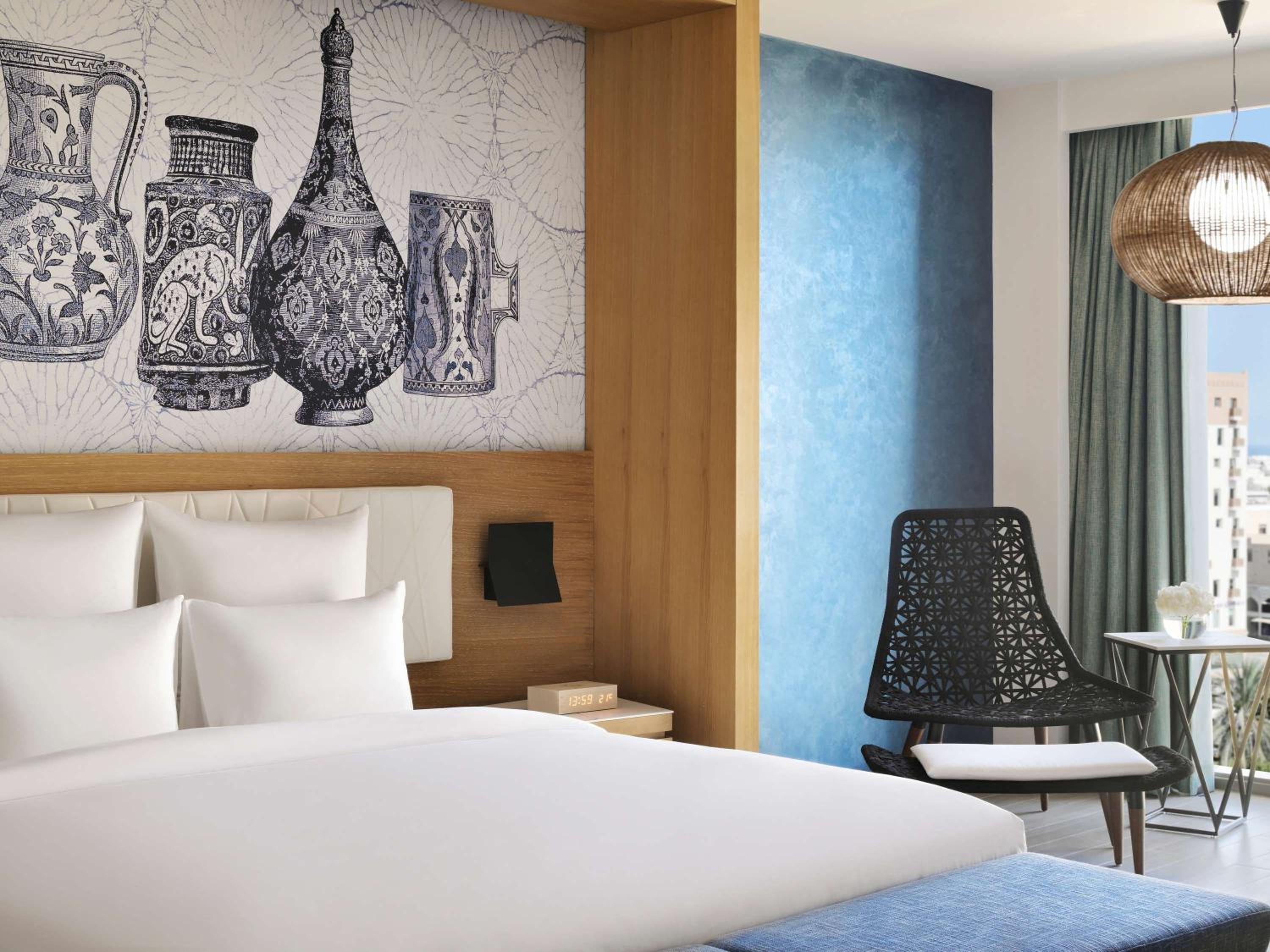 Junior King Suite with Sofa Bed - Photo 3