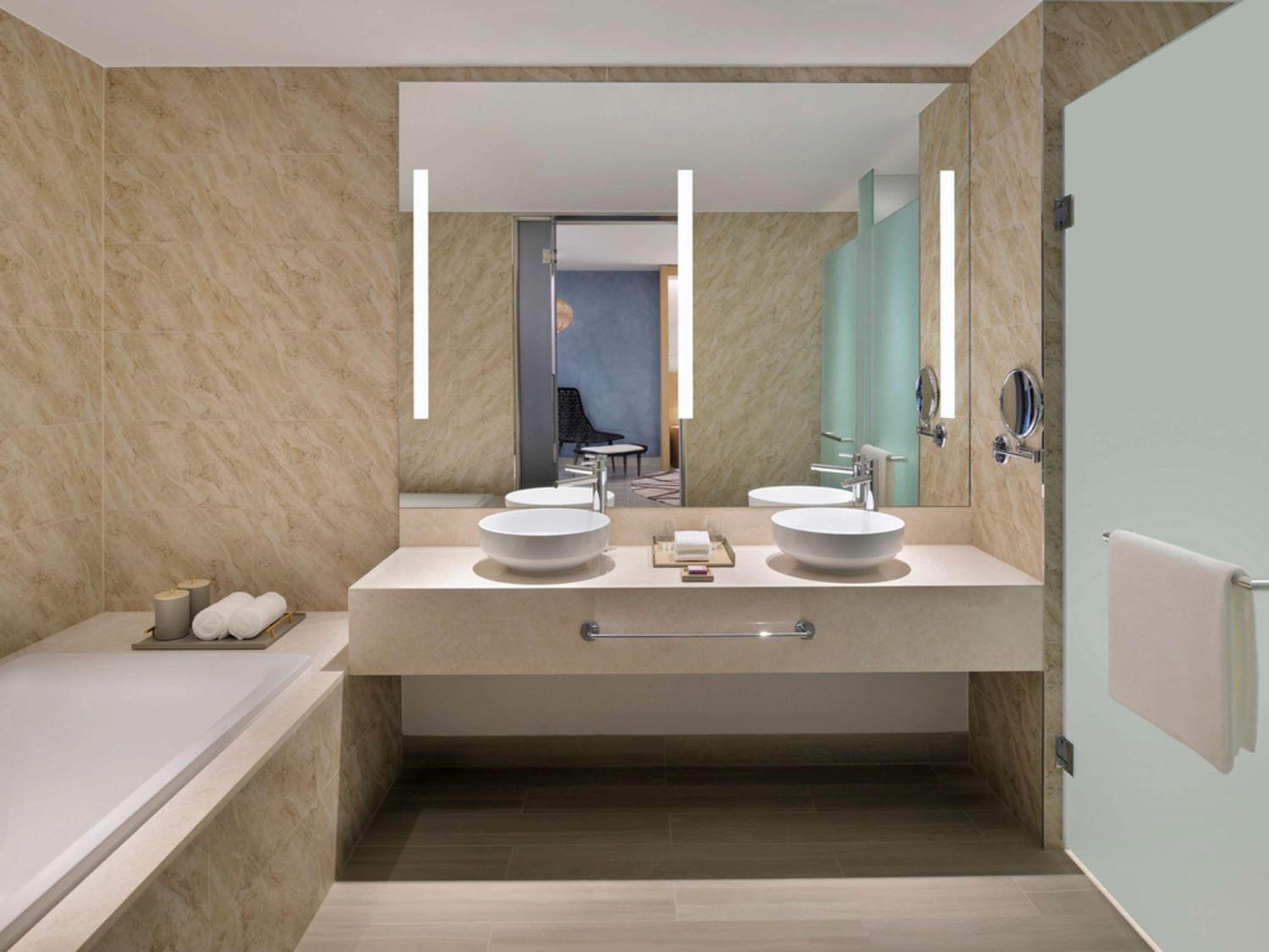 Executive Junior King Suite with Sofa Bed - Lounge Access - Photo 5
