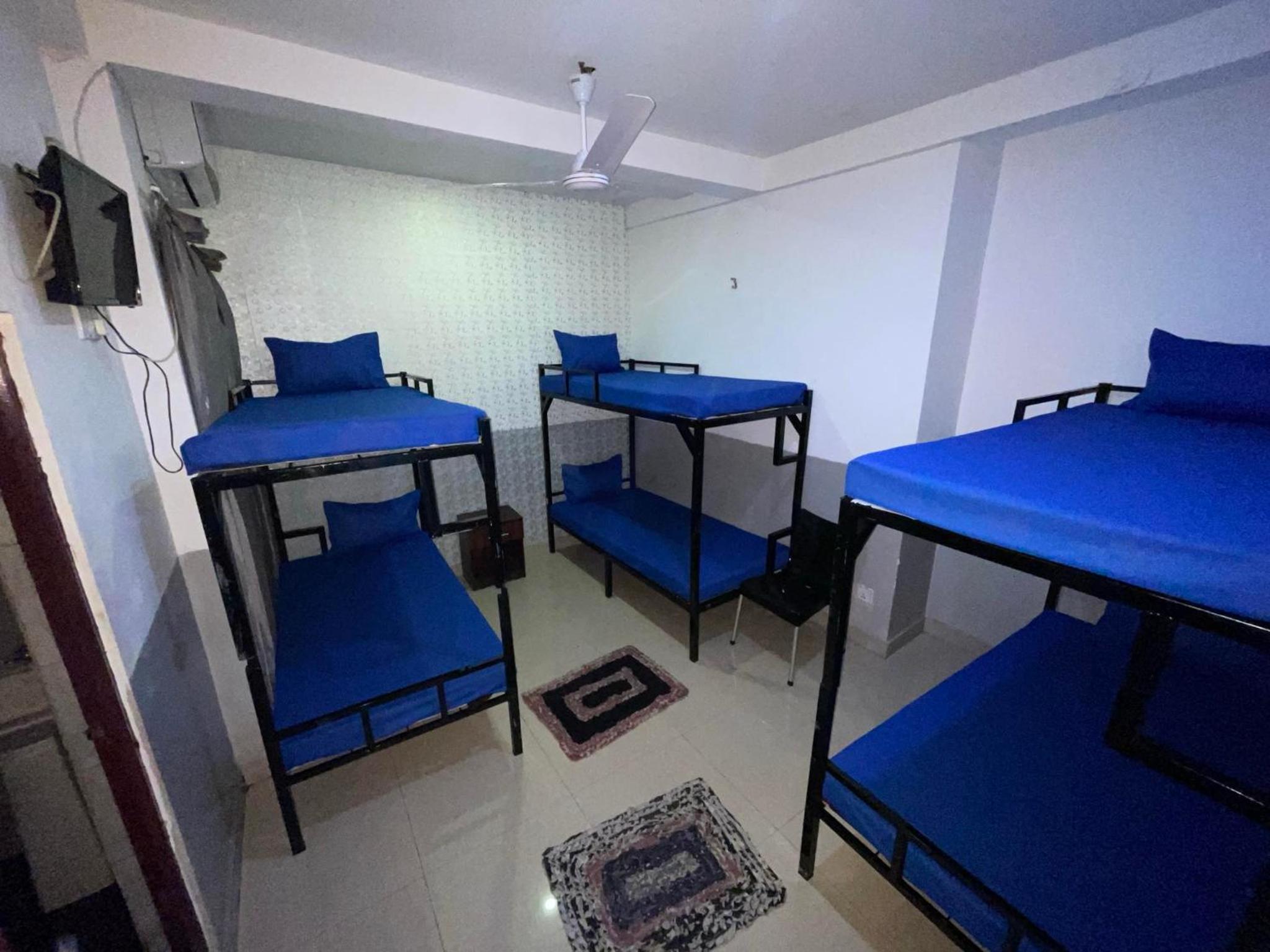 6-Bed Male Dormitory Room photo 1