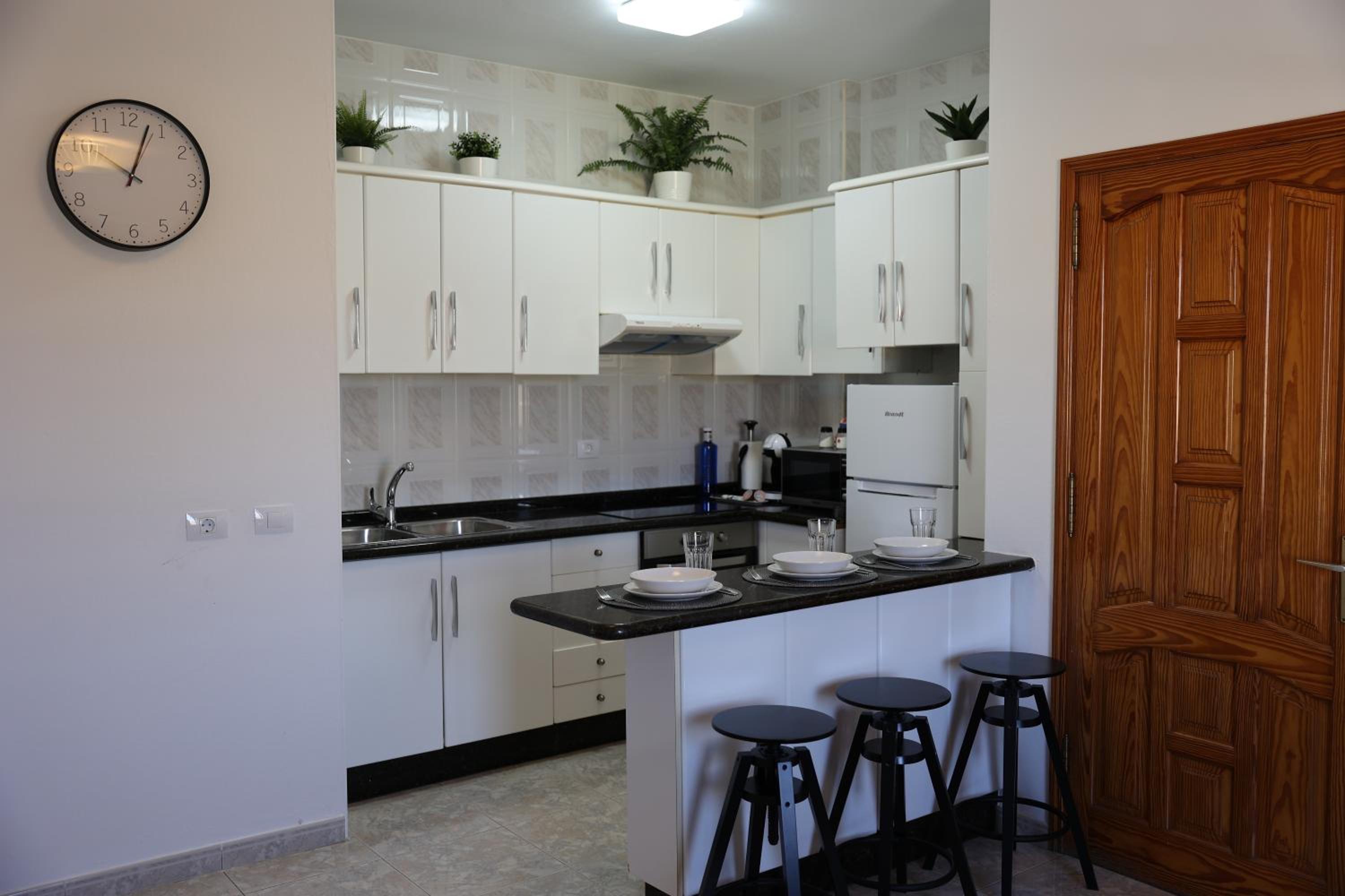 Two-Bedroom Apartment with Balcony photo 2