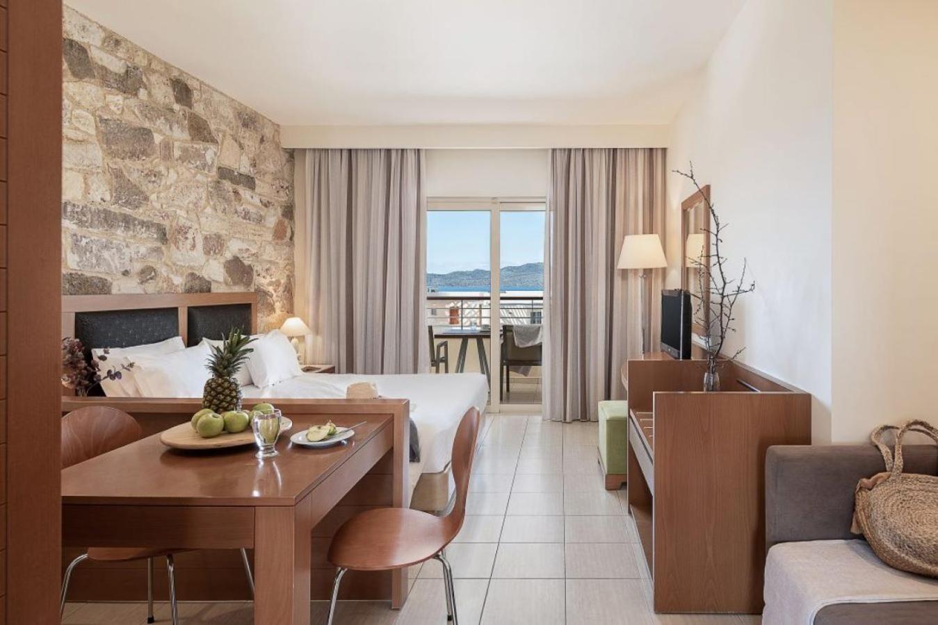 Sea View Room - Photo 10