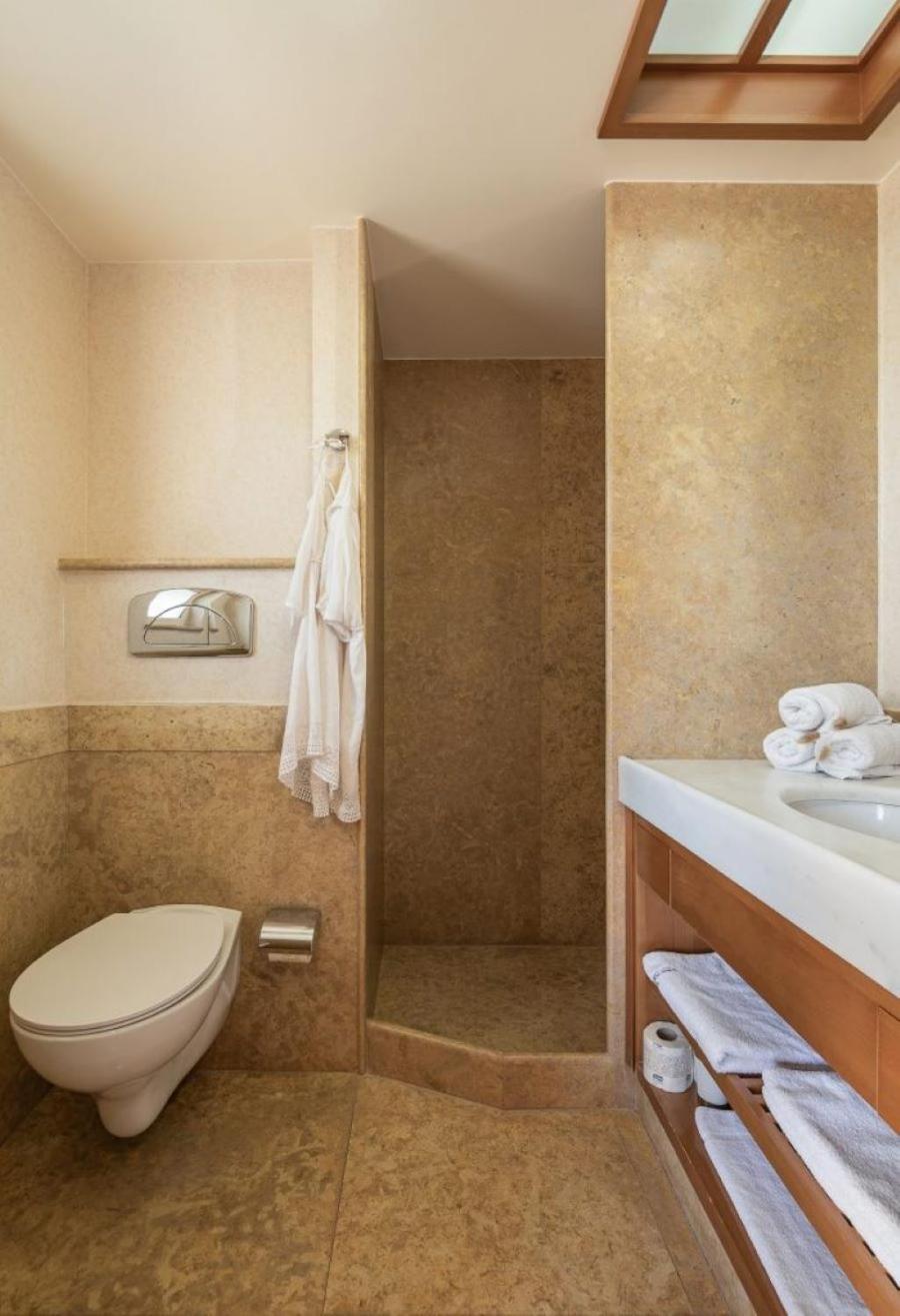 Sea View Room - Photo 8