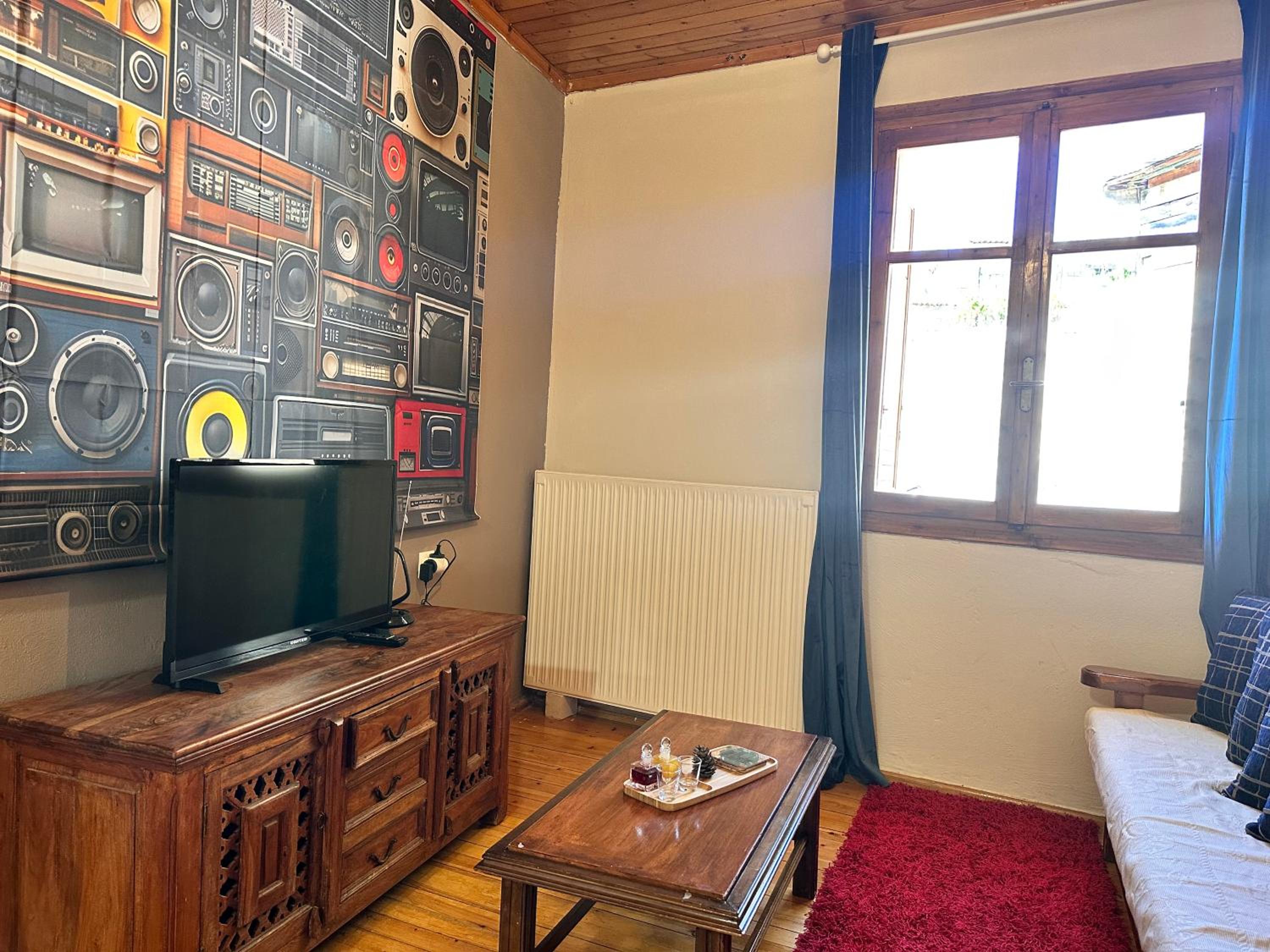 One-Bedroom Apartment with View photo 2
