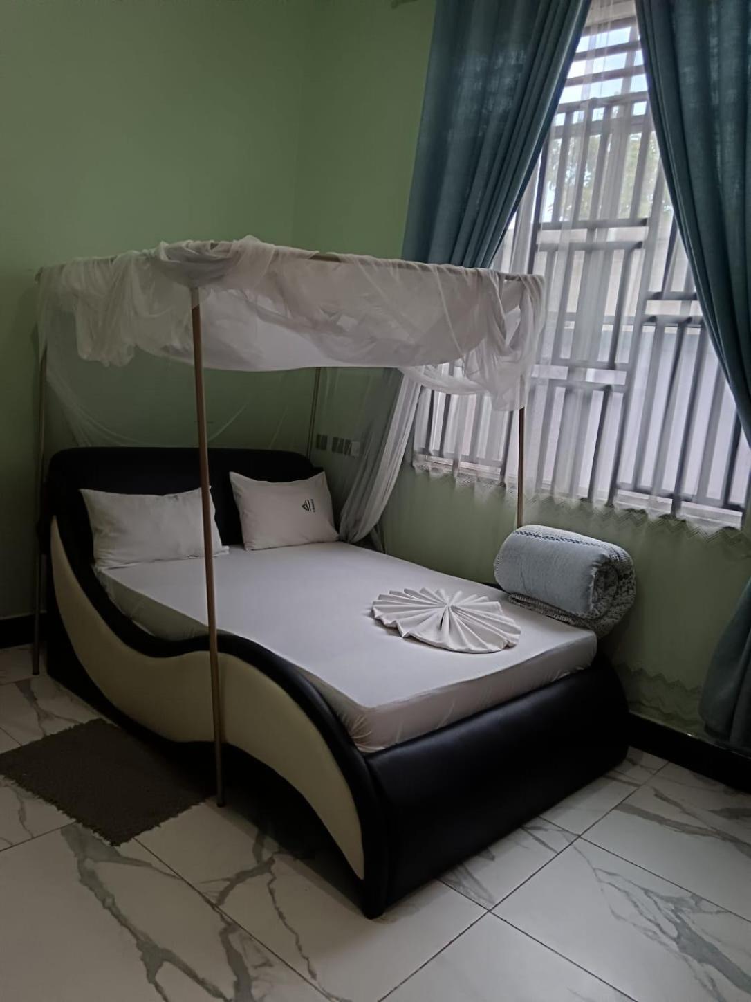 Standard King Room photo 1