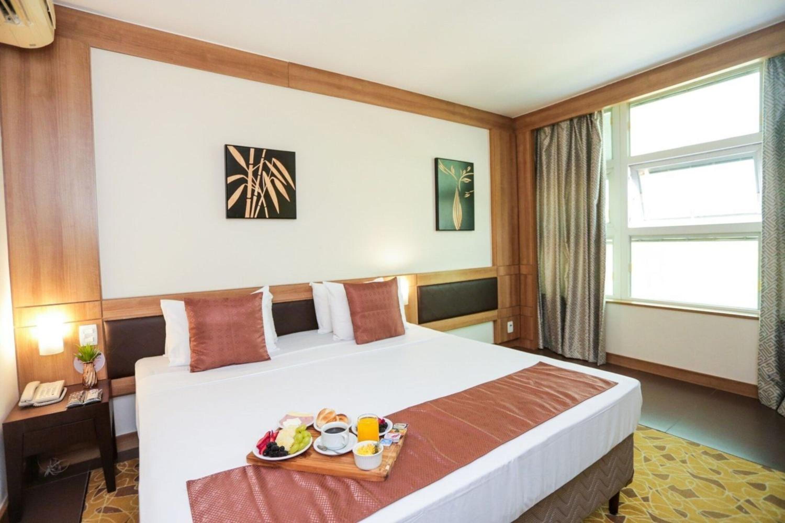 Premium Triple - 1 King Bed and 1 Single Bed photo 2