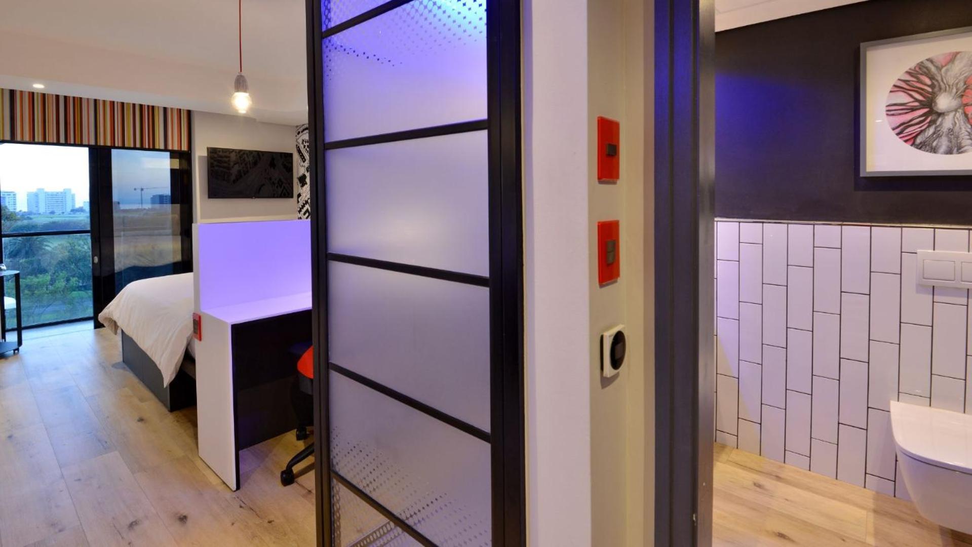 Executive Suite - Photo 23
