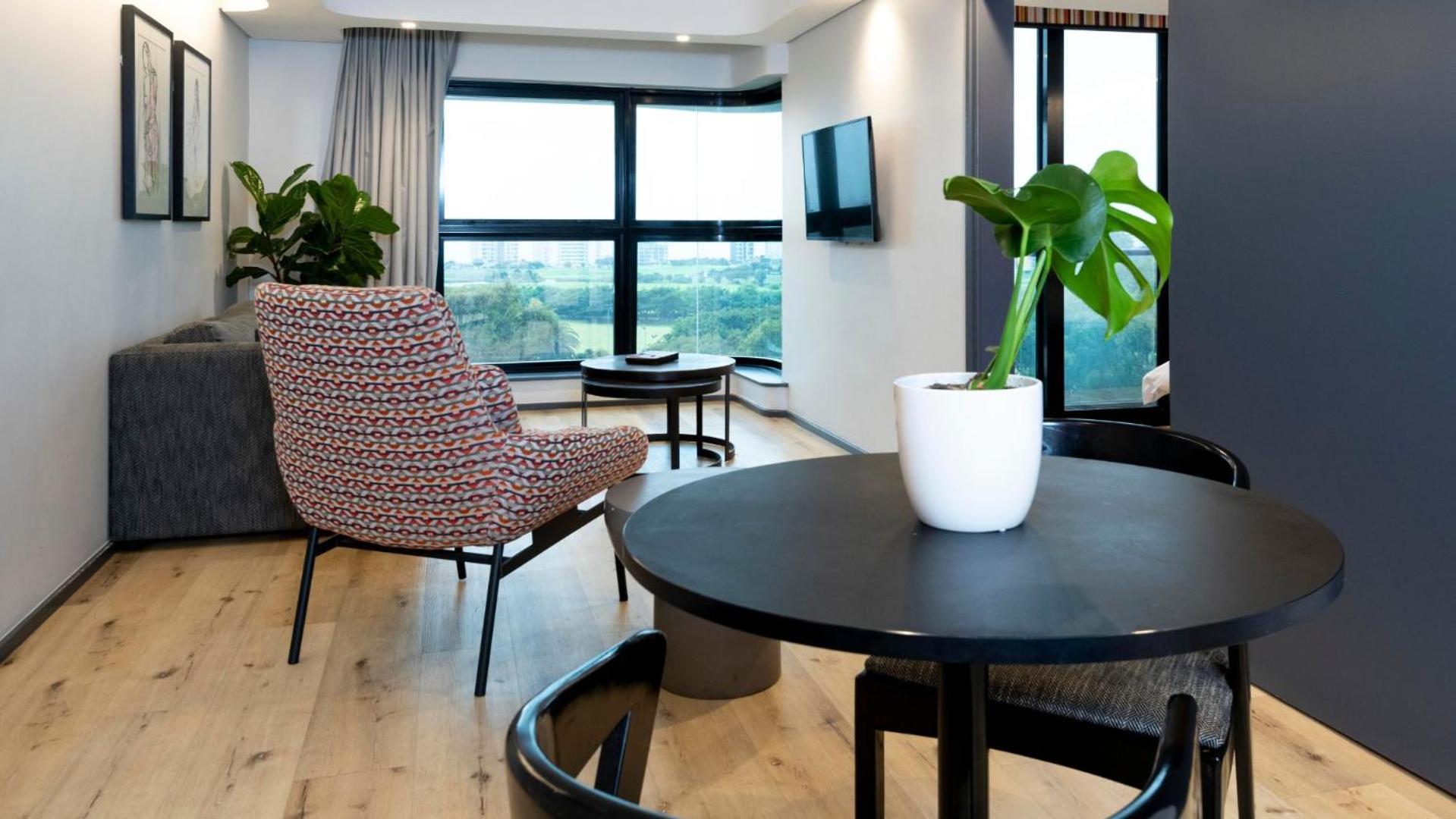 Executive Suite - Photo 22