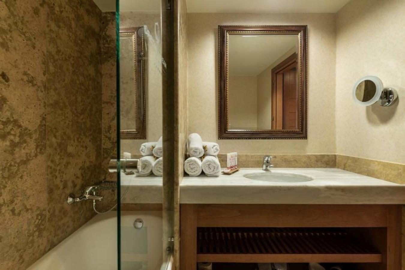 Inland View Suite - Photo 14