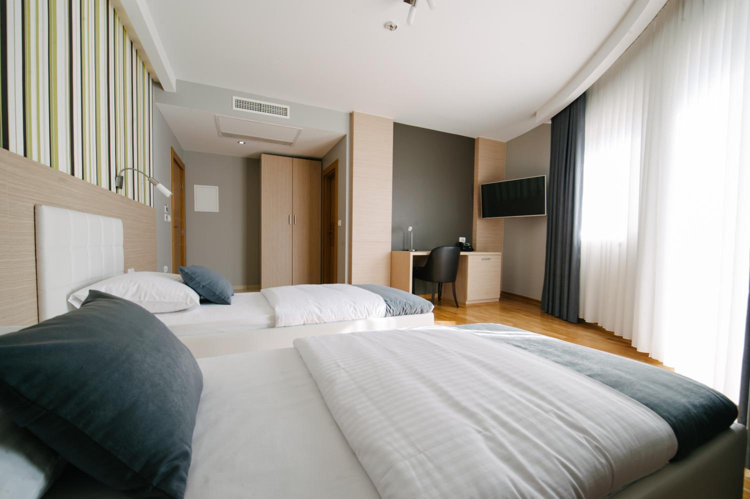 Double or Twin Room with Mountain View photo 2