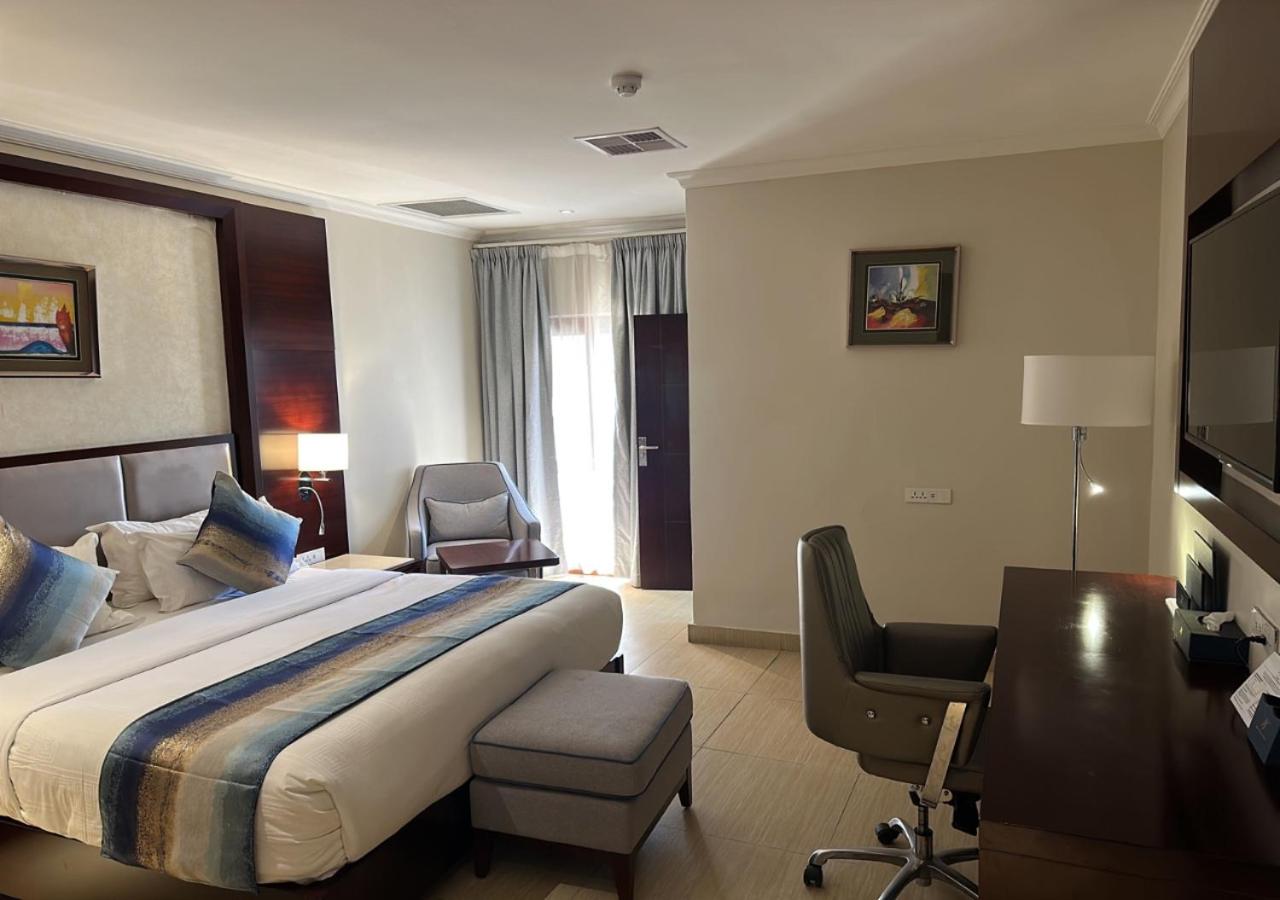 Deluxe King Room photo 1