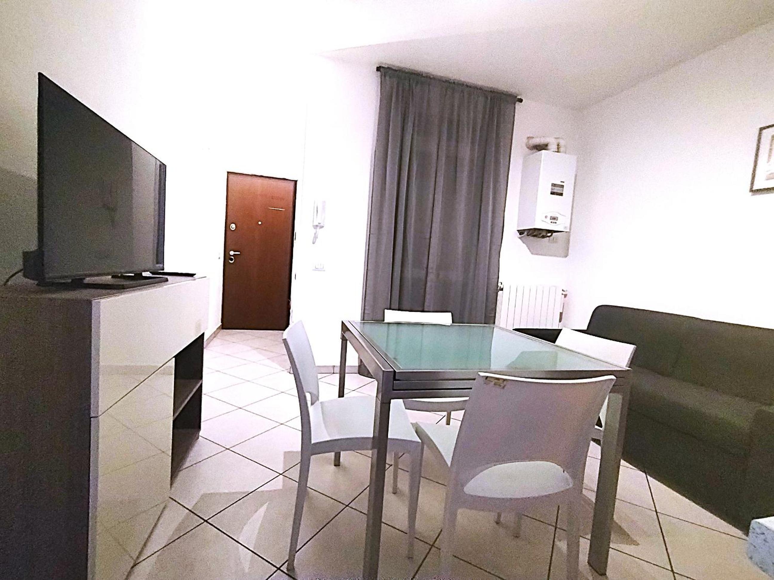 Deluxe One-Bedroom Apartment
