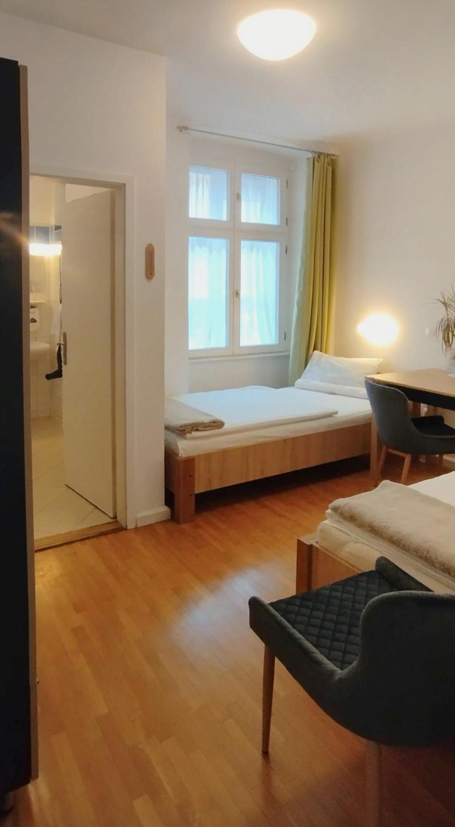 Twin Room with Bathroom photo 2