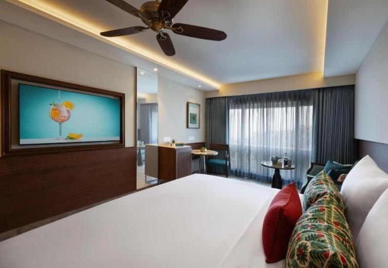 Deluxe Room King Bed with Complimentary Indoor & Outdoor Activities photo 3
