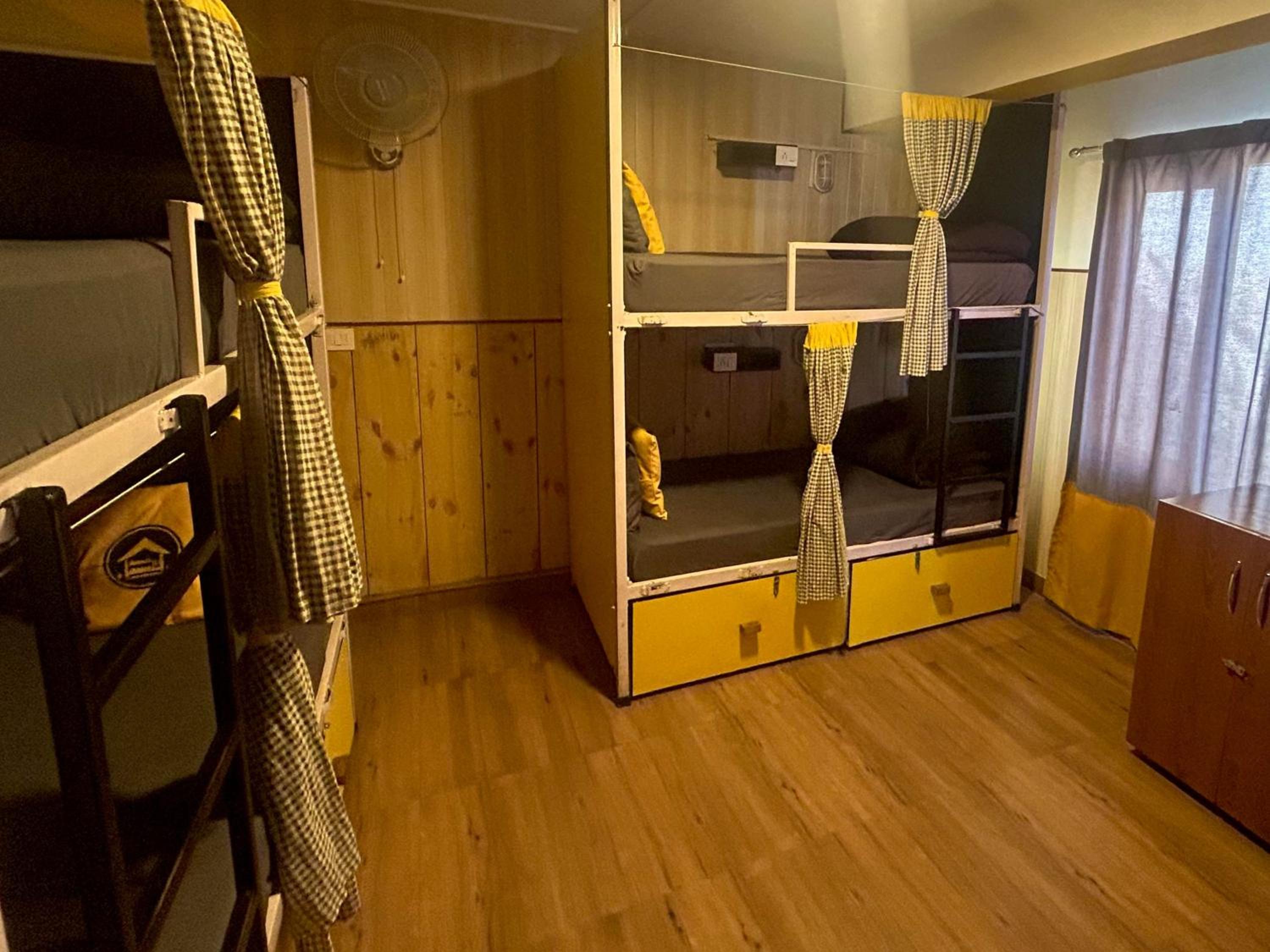 Bed in 6 Bed Mixed Dormitory x A Block photo 3