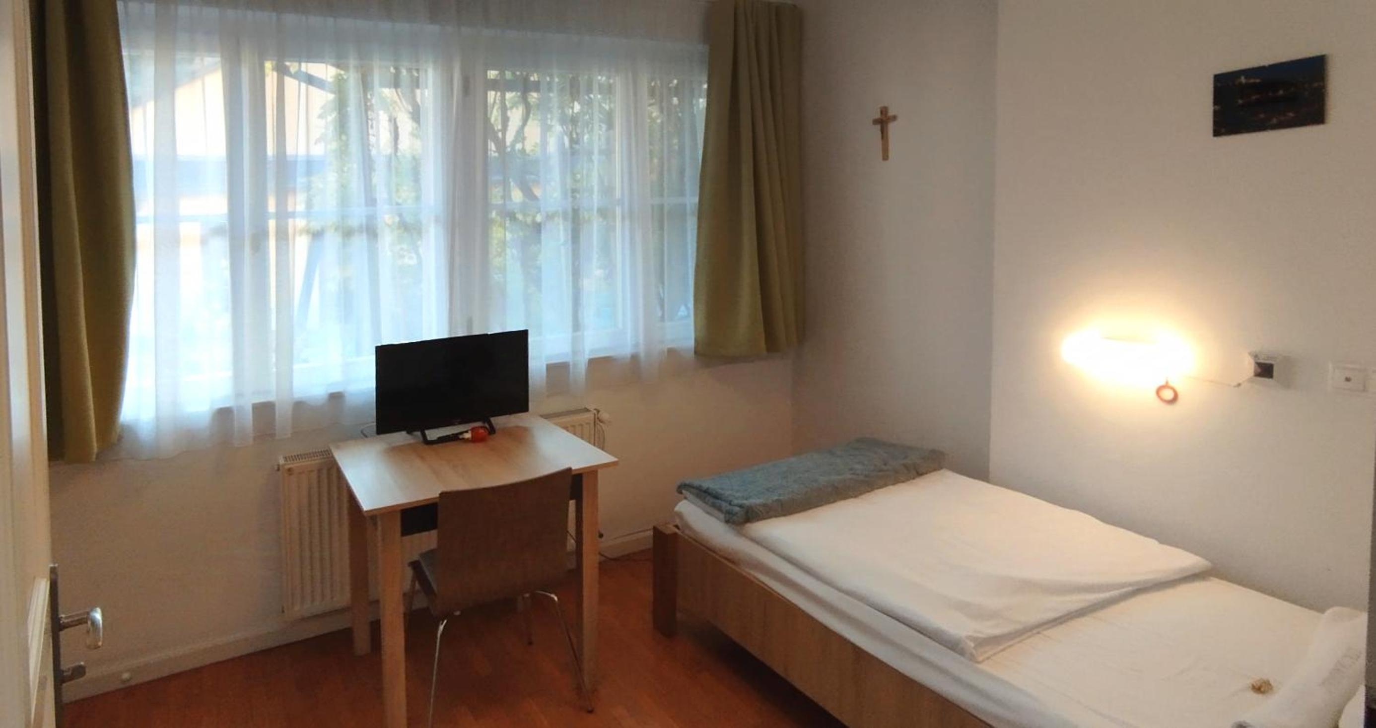 Single Room - Disability Access photo 3