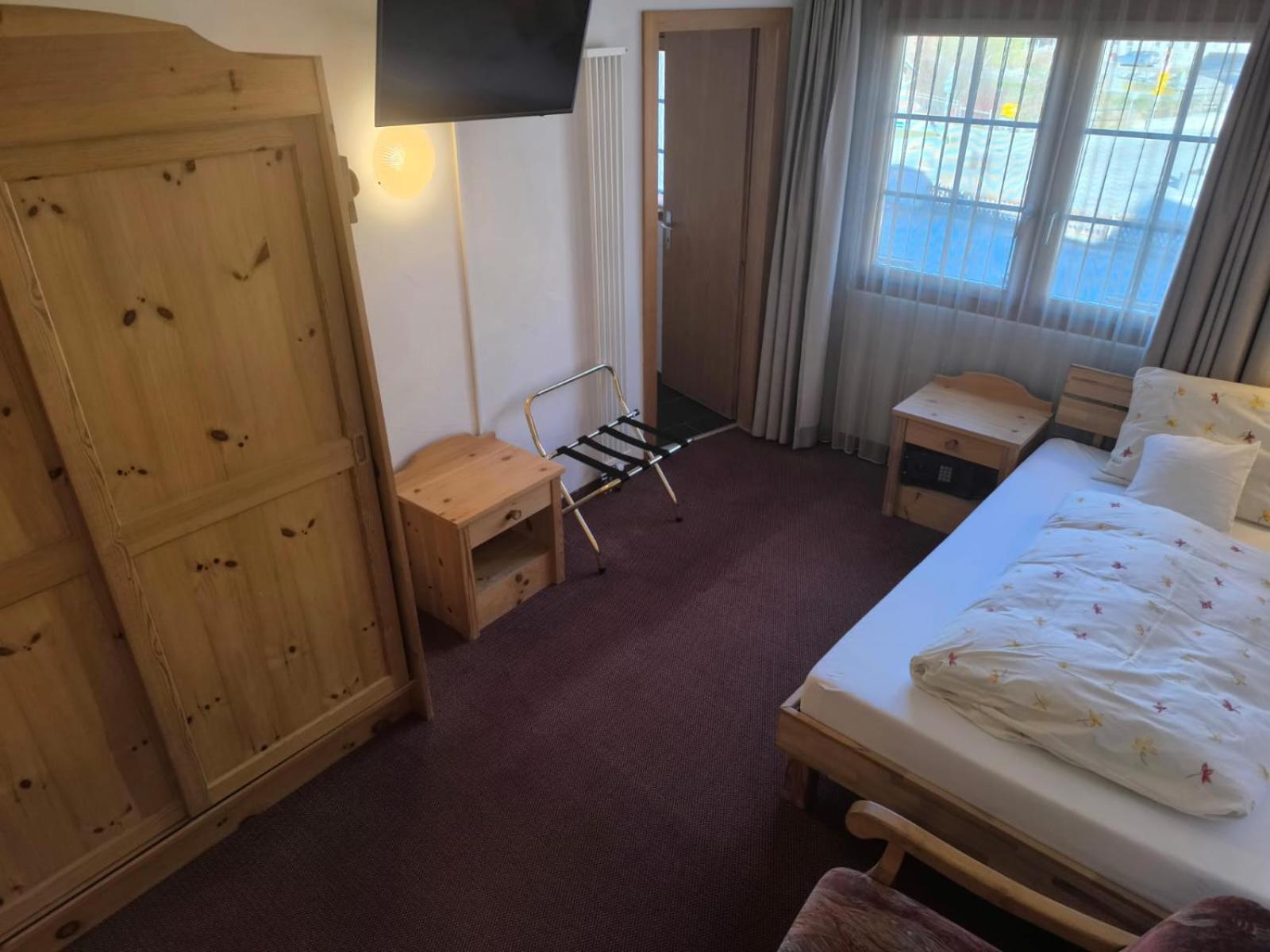 Single Room with Bath photo 1