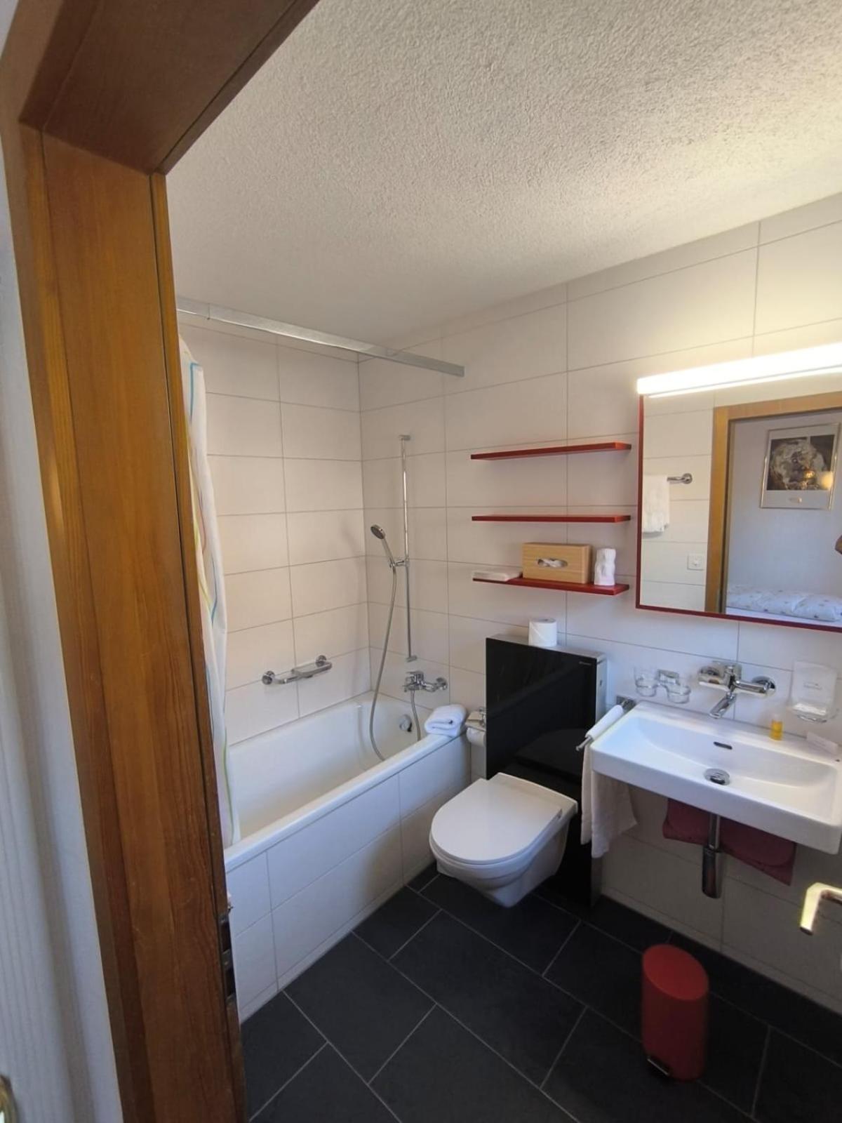 Single Room with Bath photo 2
