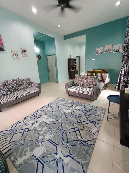 Three-Bedroom House photo 2