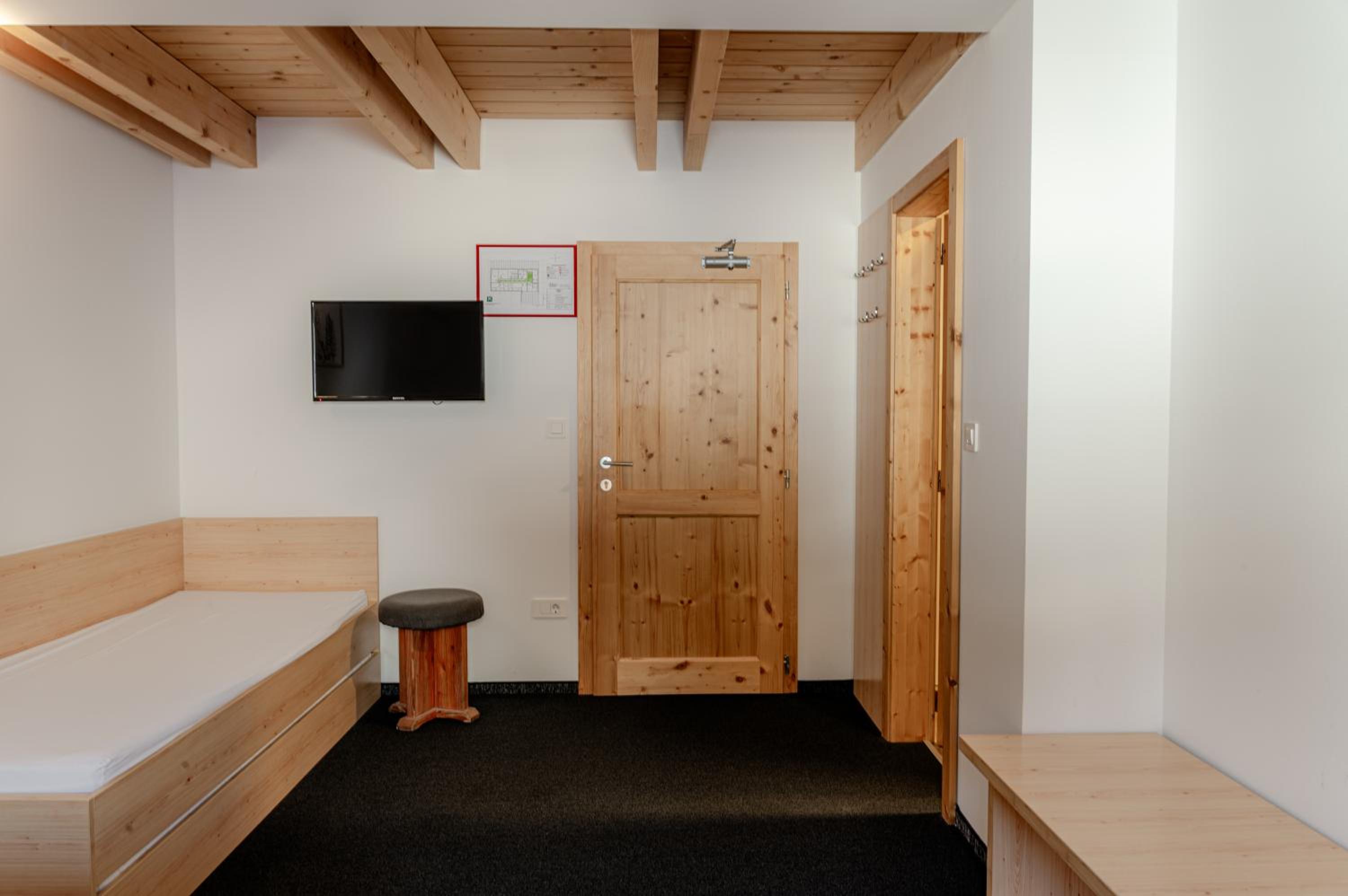 Standard Triple Room photo 2