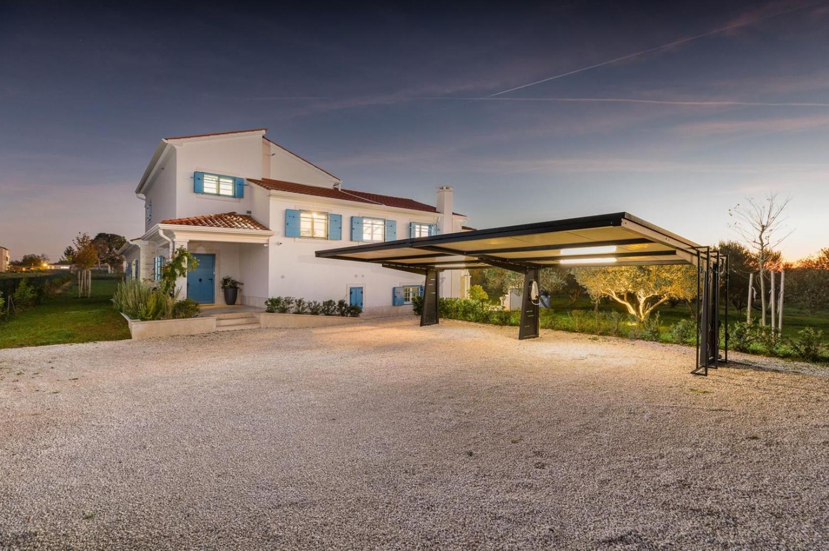 Villa With Private Pool photo 3