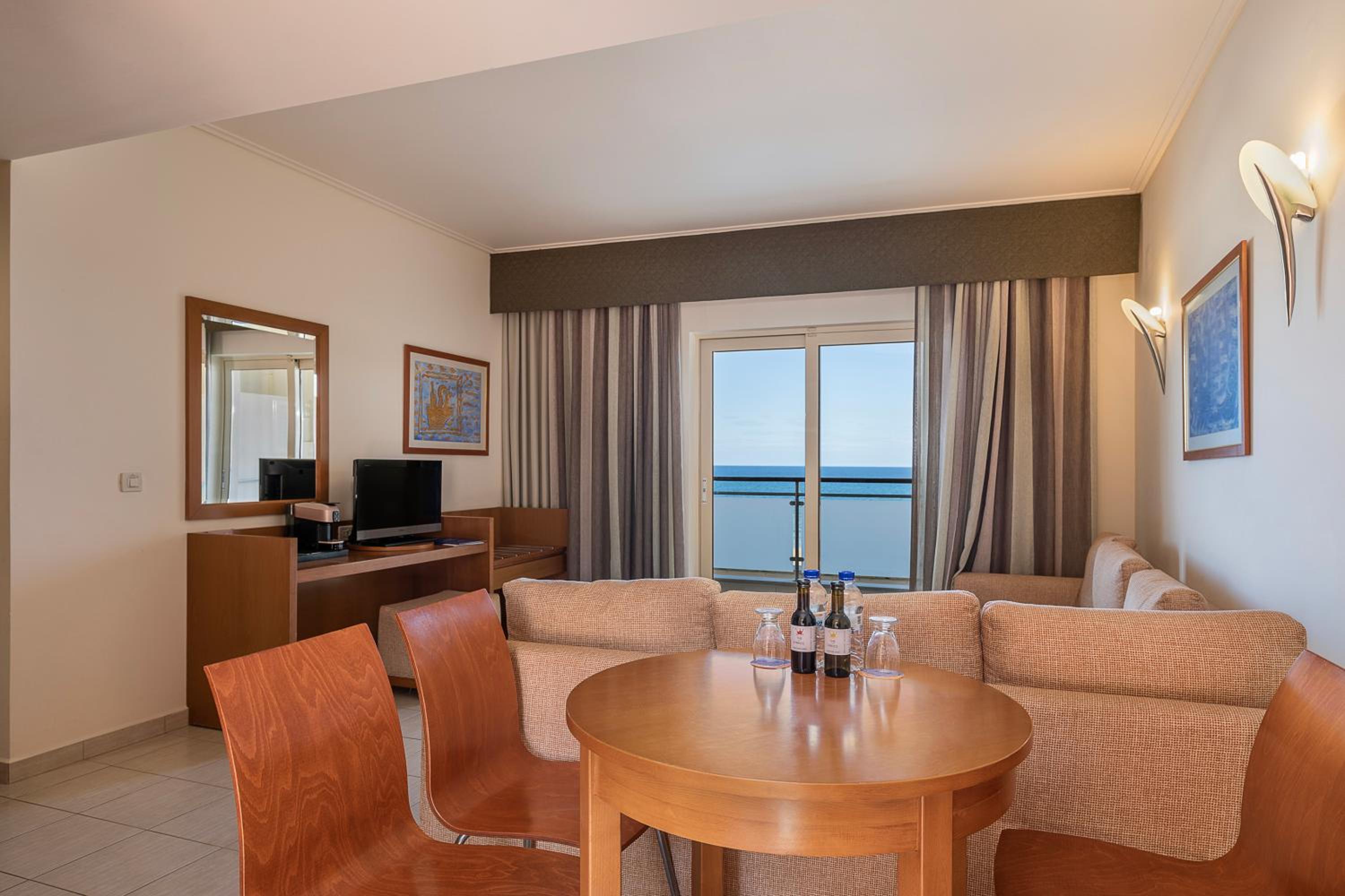 Sea View Suite - Photo 4