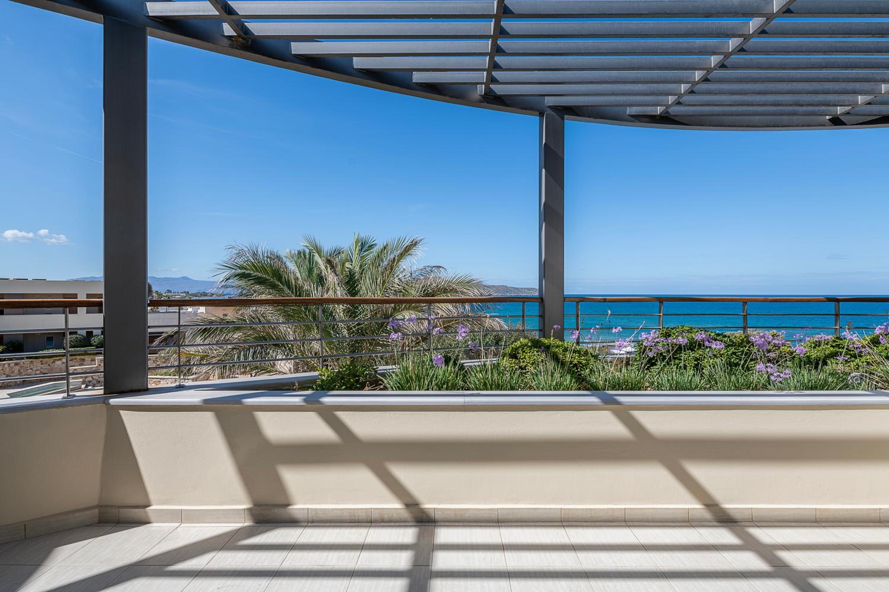 Sea View Suite - Photo 5
