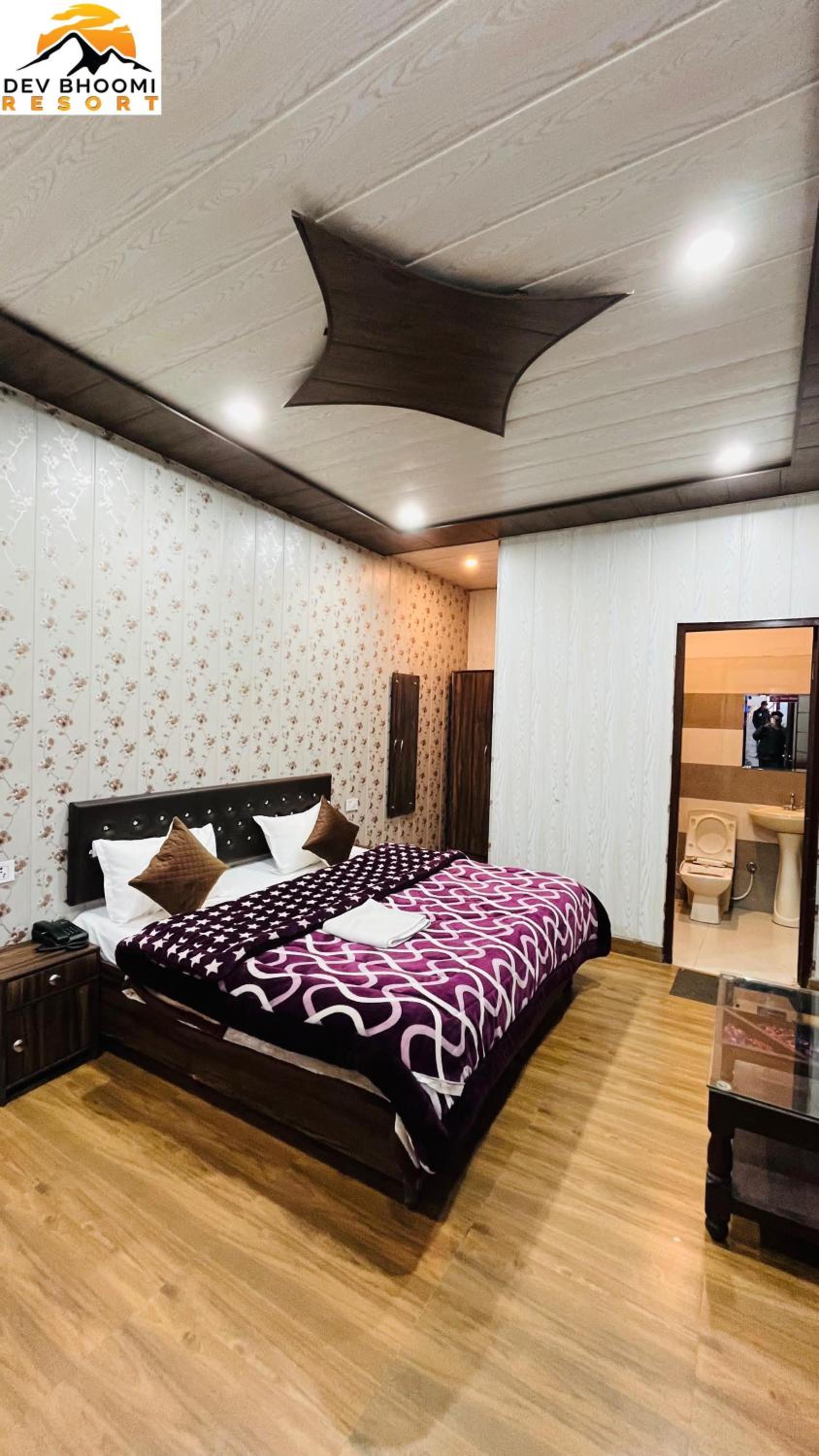Deluxe Double Room (2 Adults + 1 Child)