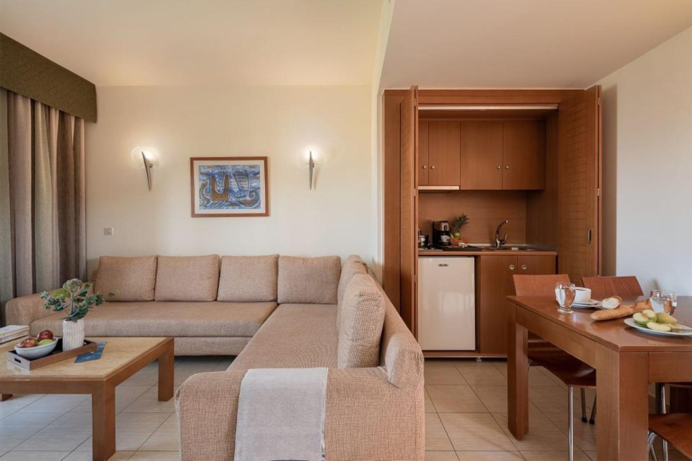 Sea View Suite - Photo 16