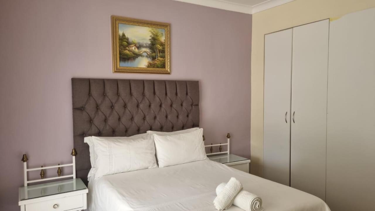 Double Room with Pool View photo 3